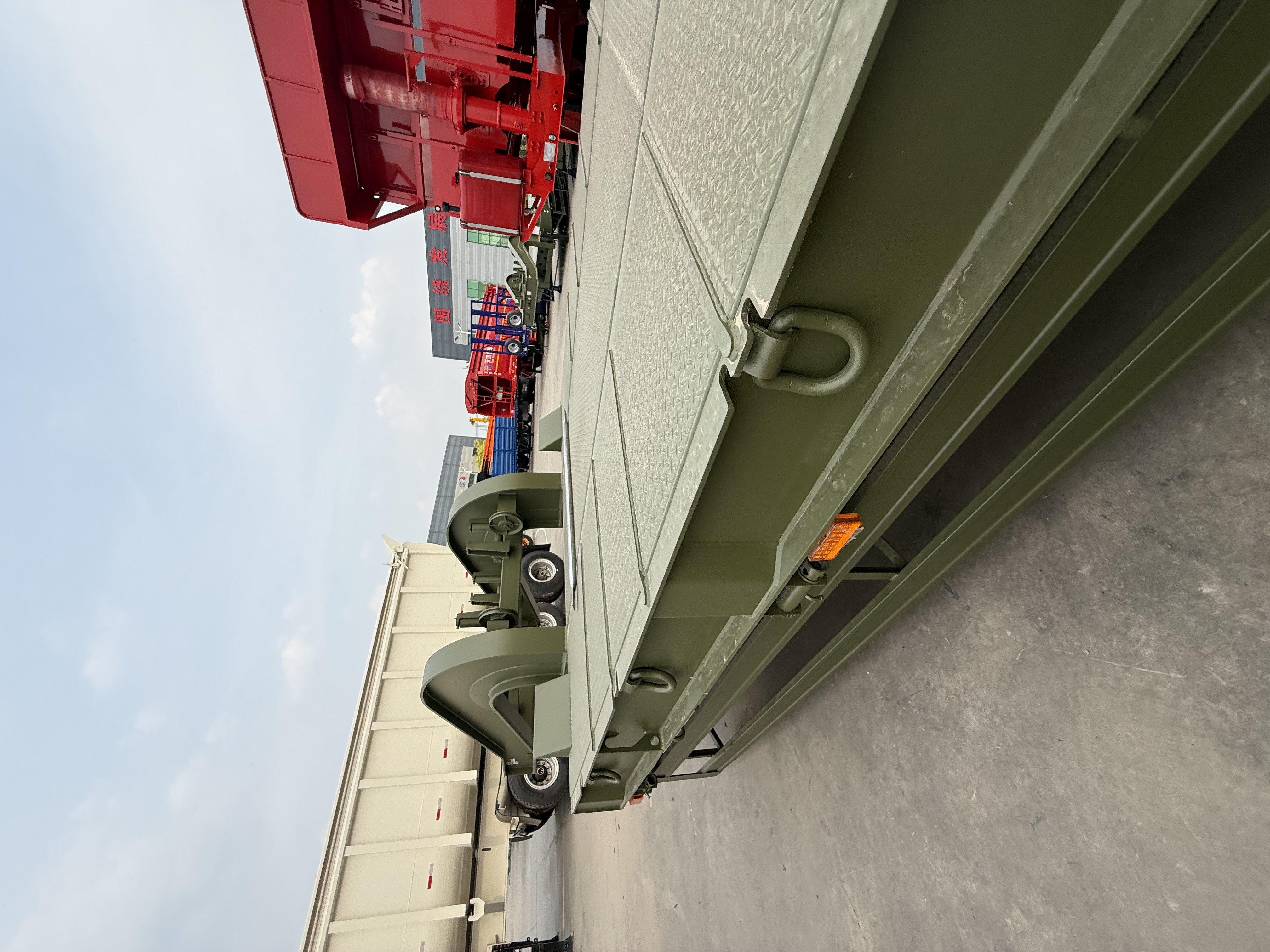 3axle 80ton Heavy Duty Gooseneck Hydraulic Ramp Low Loader/Lowbed/ Lowboy Low Bed Trailer Truck Semi Trailers for Excavator Transport