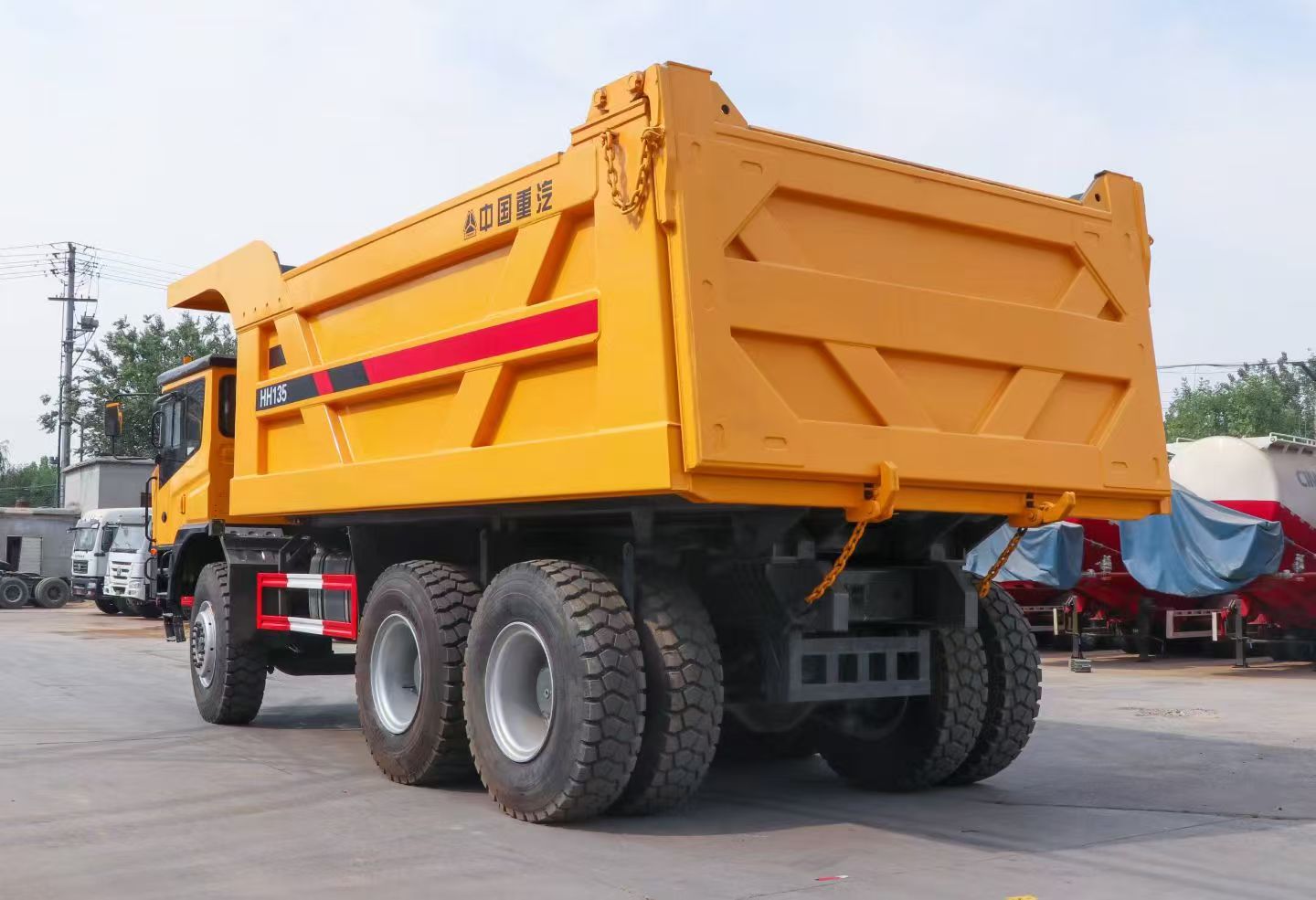 Factory Second-hand CNHTC Huanghe HH135 Mining Truck, WP15 770HP 50m³ Wear-resistant Cargo Box