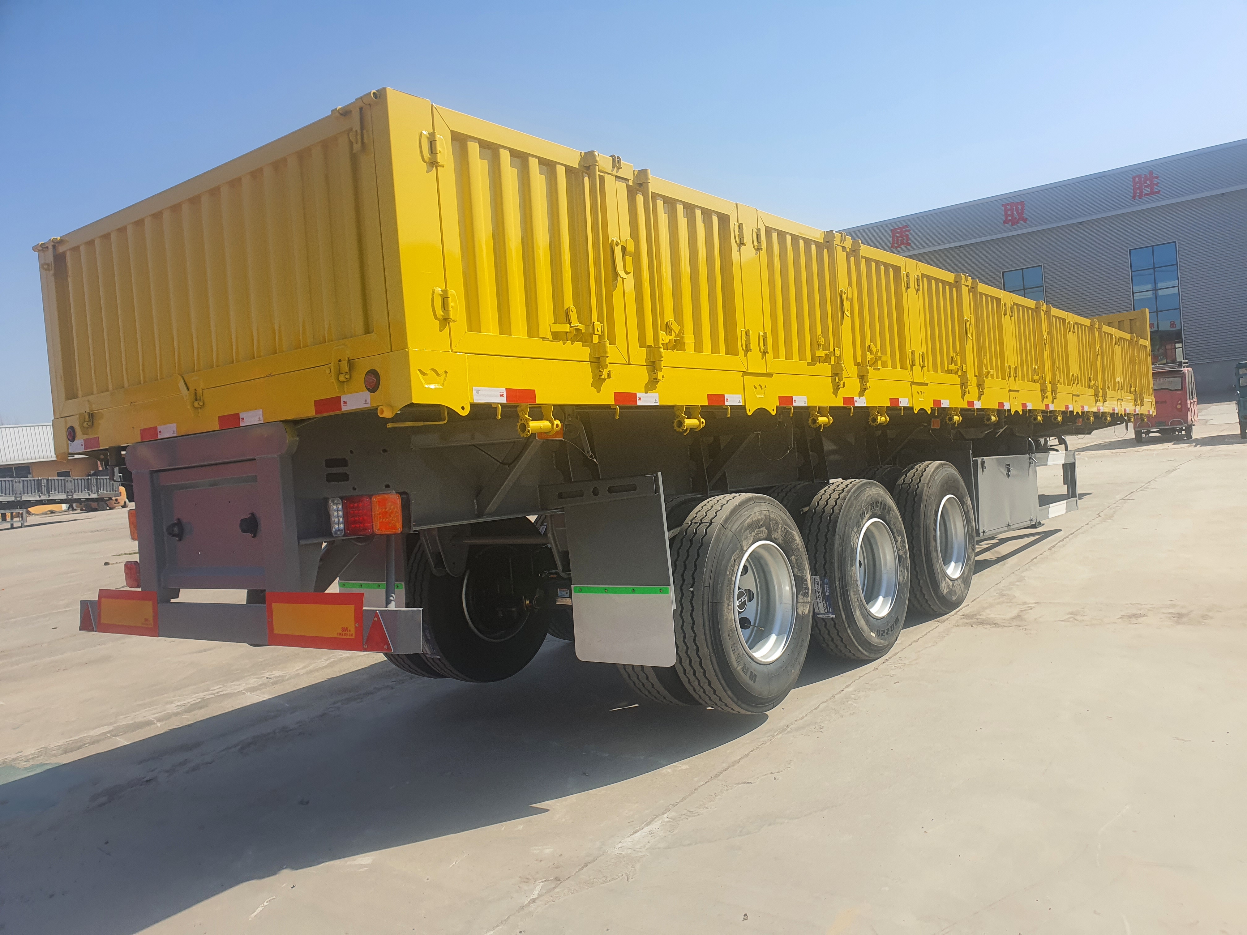 Side Dump Trailers 3 Axles Side Tipper Trailer 45cbm Tipper Grain Dumping Truck Trailer for Sale