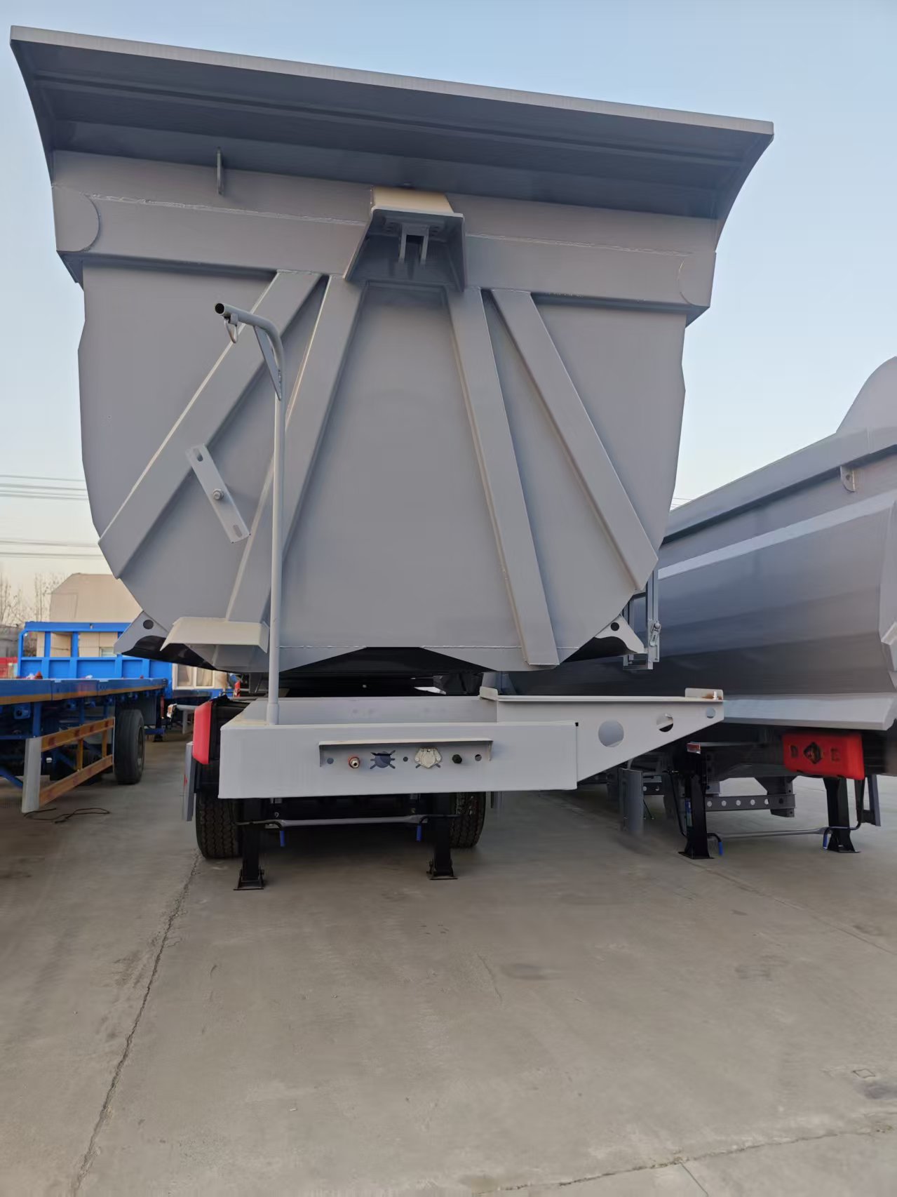 Heavy Duty 3-Axle U-Shape Tipper Steel Semi Trailer 40 Ton for Sand and Aggregate Transport Factory Price