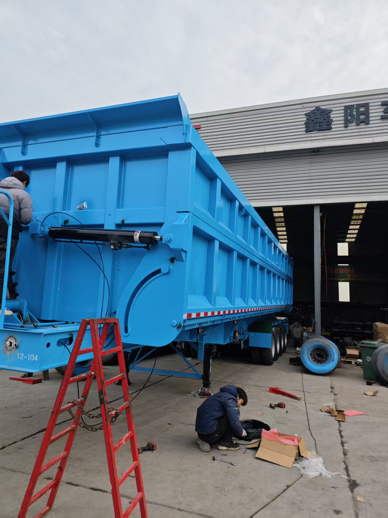 4 Axle Heavy Duty Steel Side Tipper Semi Trailer with 15-20T Payload for Mining Sand Stone Coal Transport Factory Direct Price