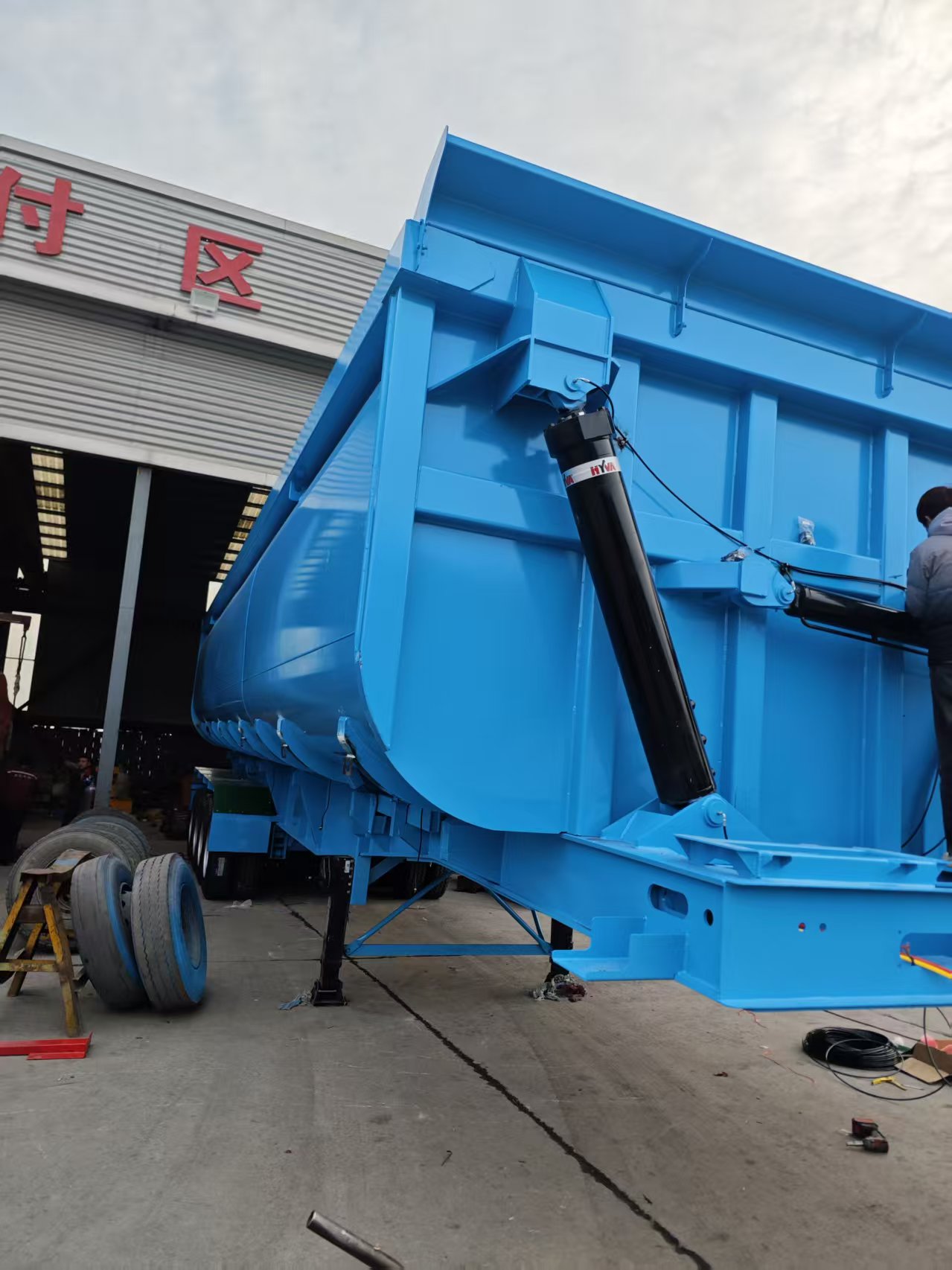 4 Axle Heavy Duty Steel Side Tipper Semi Trailer with 15-20T Payload for Mining Sand Stone Coal Transport Factory Direct Price