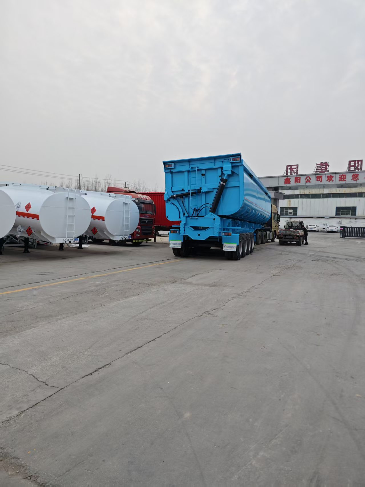 4 Axle Heavy Duty Steel Side Tipper Semi Trailer with 15-20T Payload for Mining Sand Stone Coal Transport Factory Direct Price