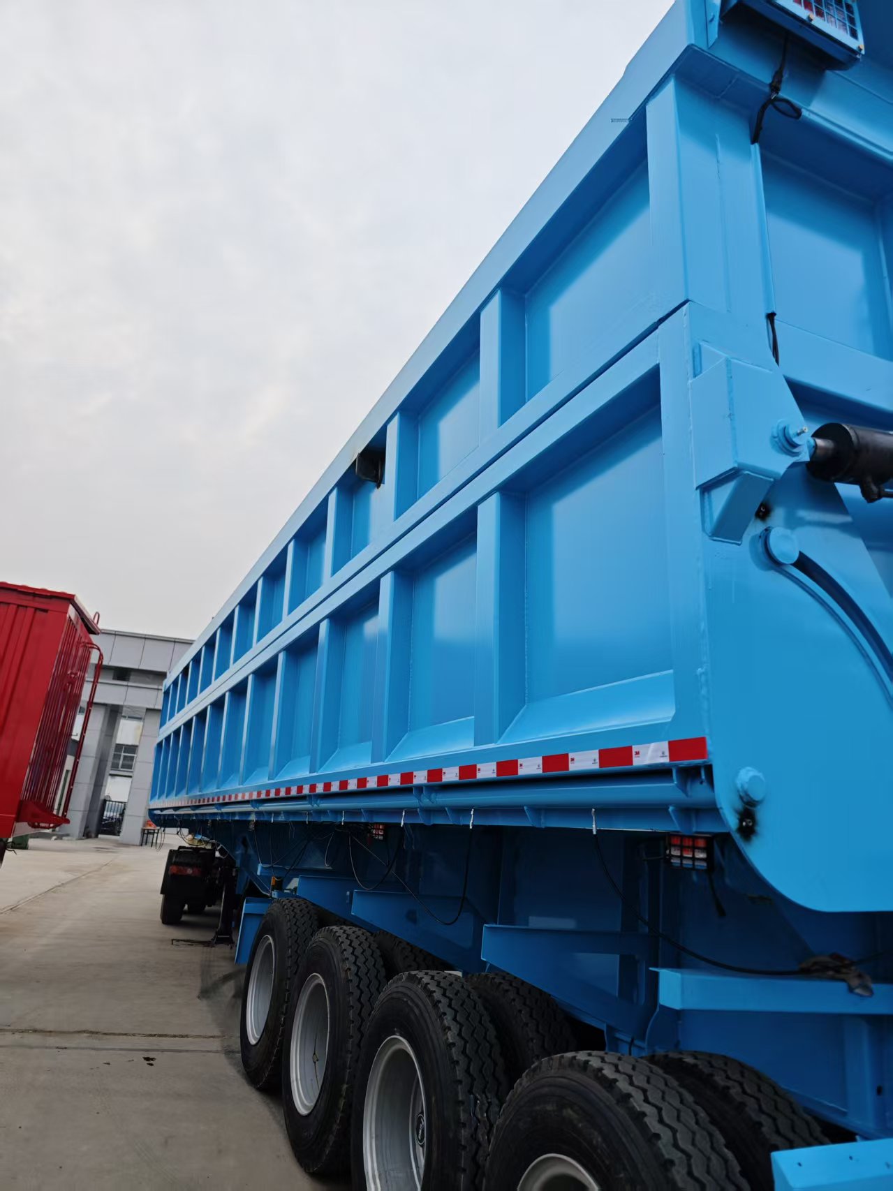 4 Axle Heavy Duty Steel Side Tipper Semi Trailer with 15-20T Payload for Mining Sand Stone Coal Transport Factory Direct Price