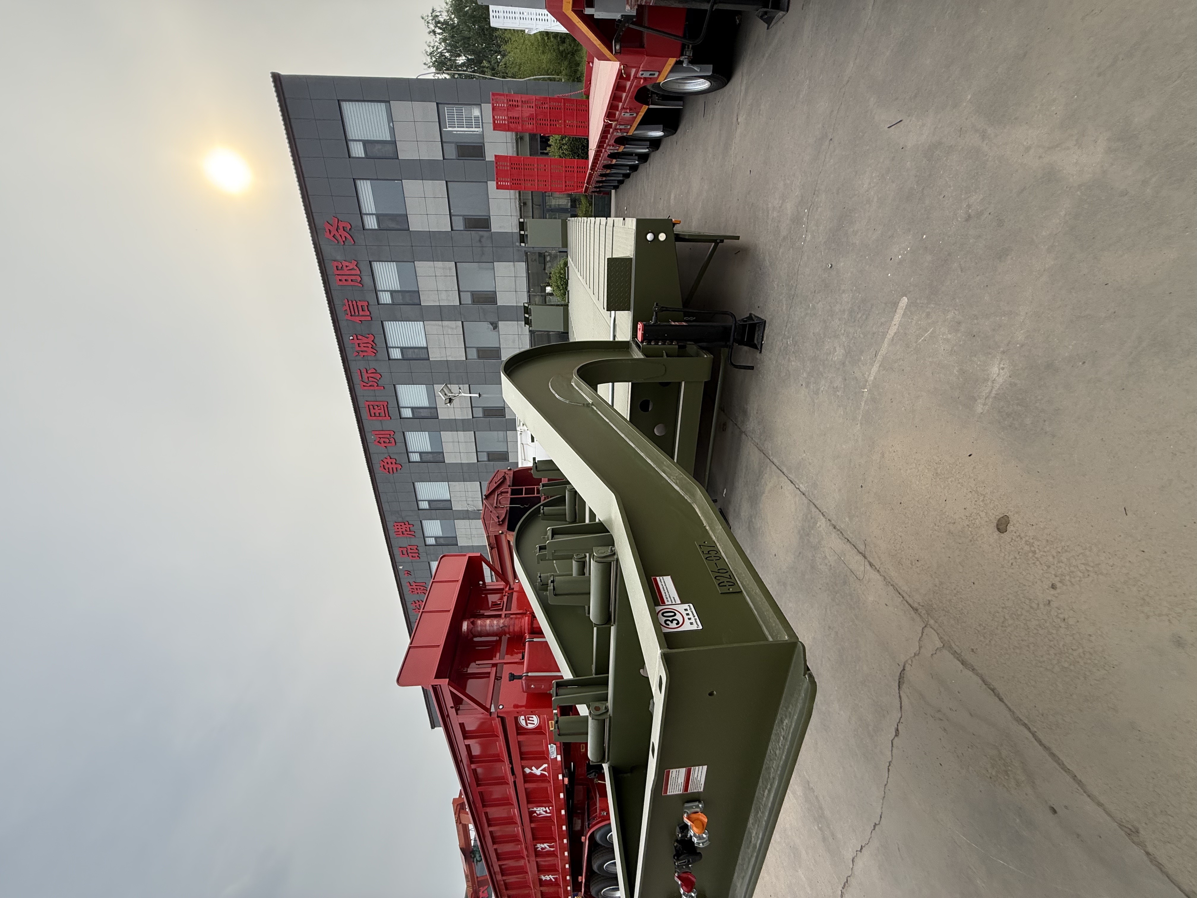 3axle 80ton Heavy Duty Gooseneck Hydraulic Ramp Low Loader/Lowbed/ Lowboy Low Bed Trailer Truck Semi Trailers for Excavator Transport