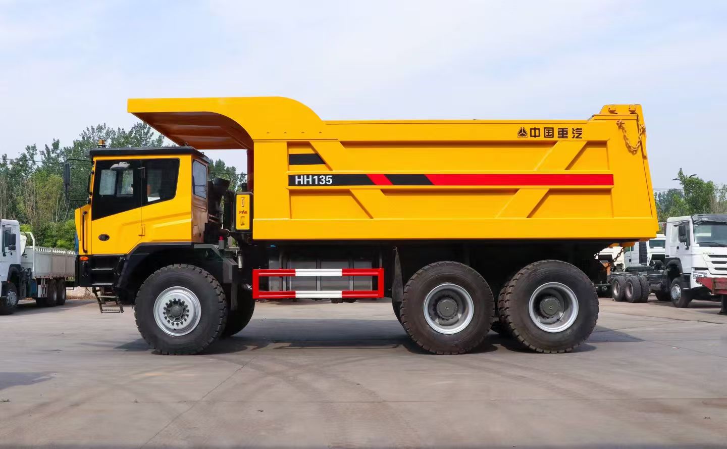 Factory Second-hand CNHTC Huanghe HH135 Mining Truck, WP15 770HP 50m³ Wear-resistant Cargo Box