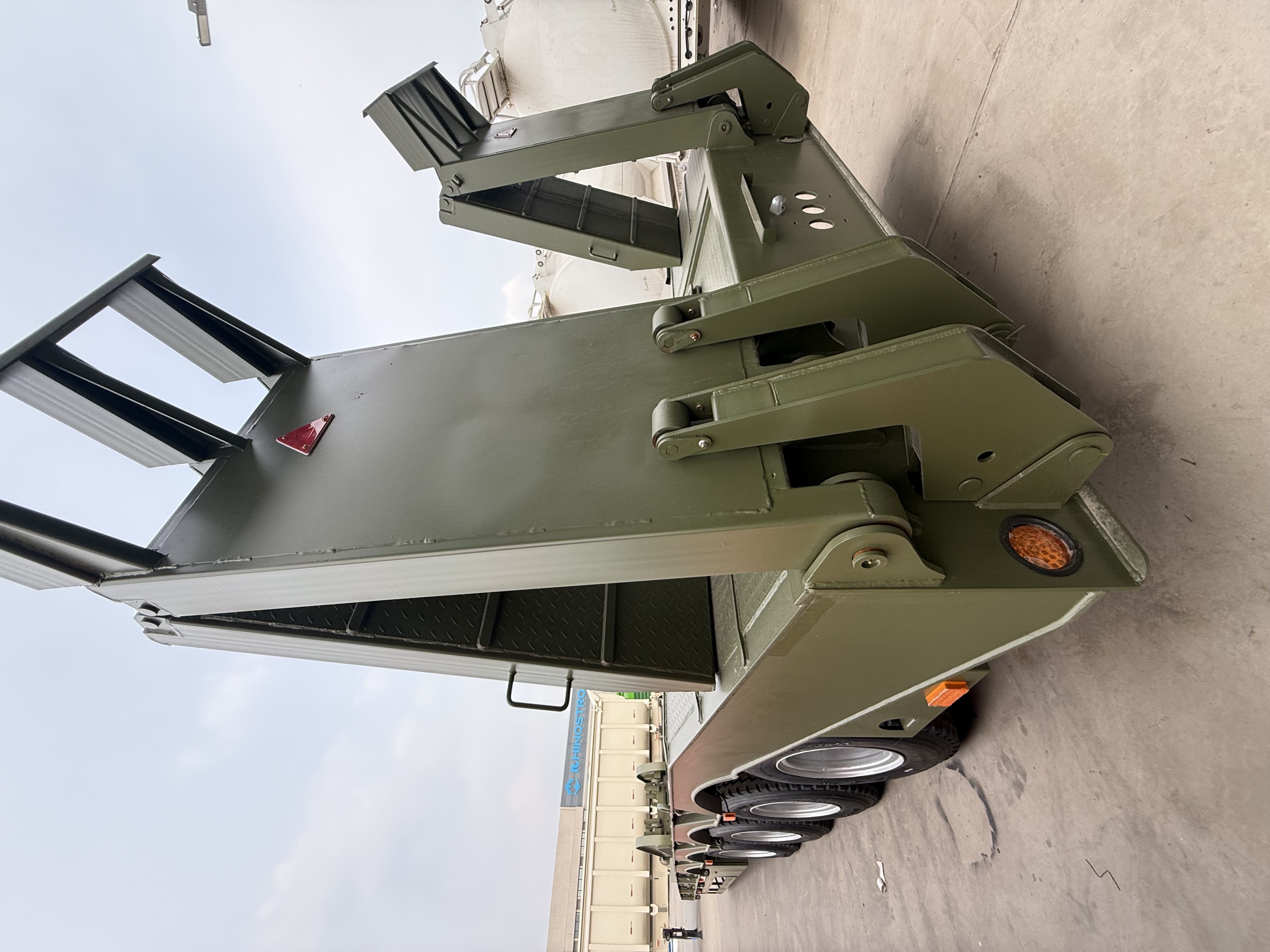 3axle 80ton Heavy Duty Gooseneck Hydraulic Ramp Low Loader/Lowbed/ Lowboy Low Bed Trailer Truck Semi Trailers for Excavator Transport