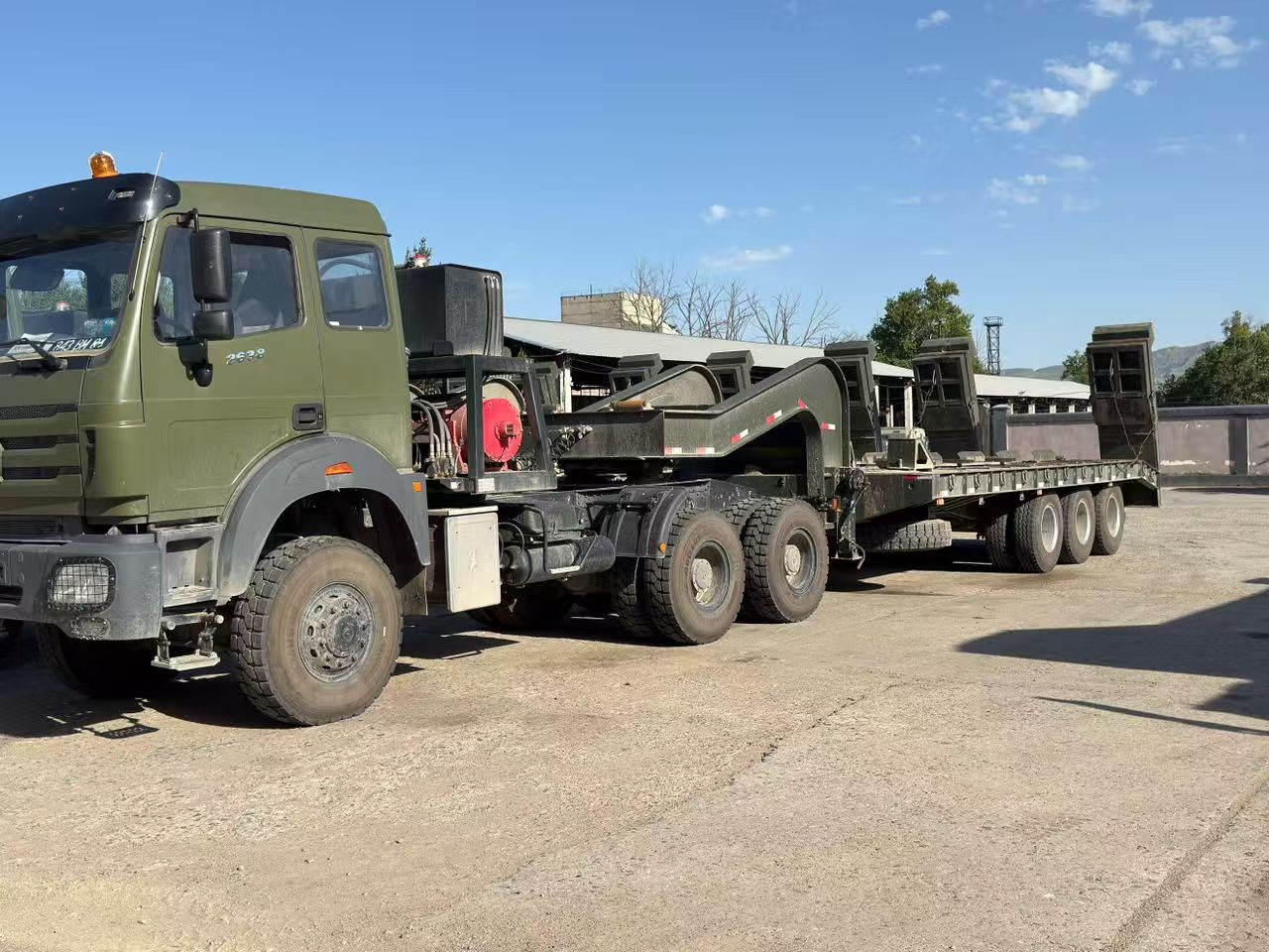 3axle 80ton Heavy Duty Gooseneck Hydraulic Ramp Low Loader/Lowbed/ Lowboy Low Bed Trailer Truck Semi Trailers for Excavator Transport