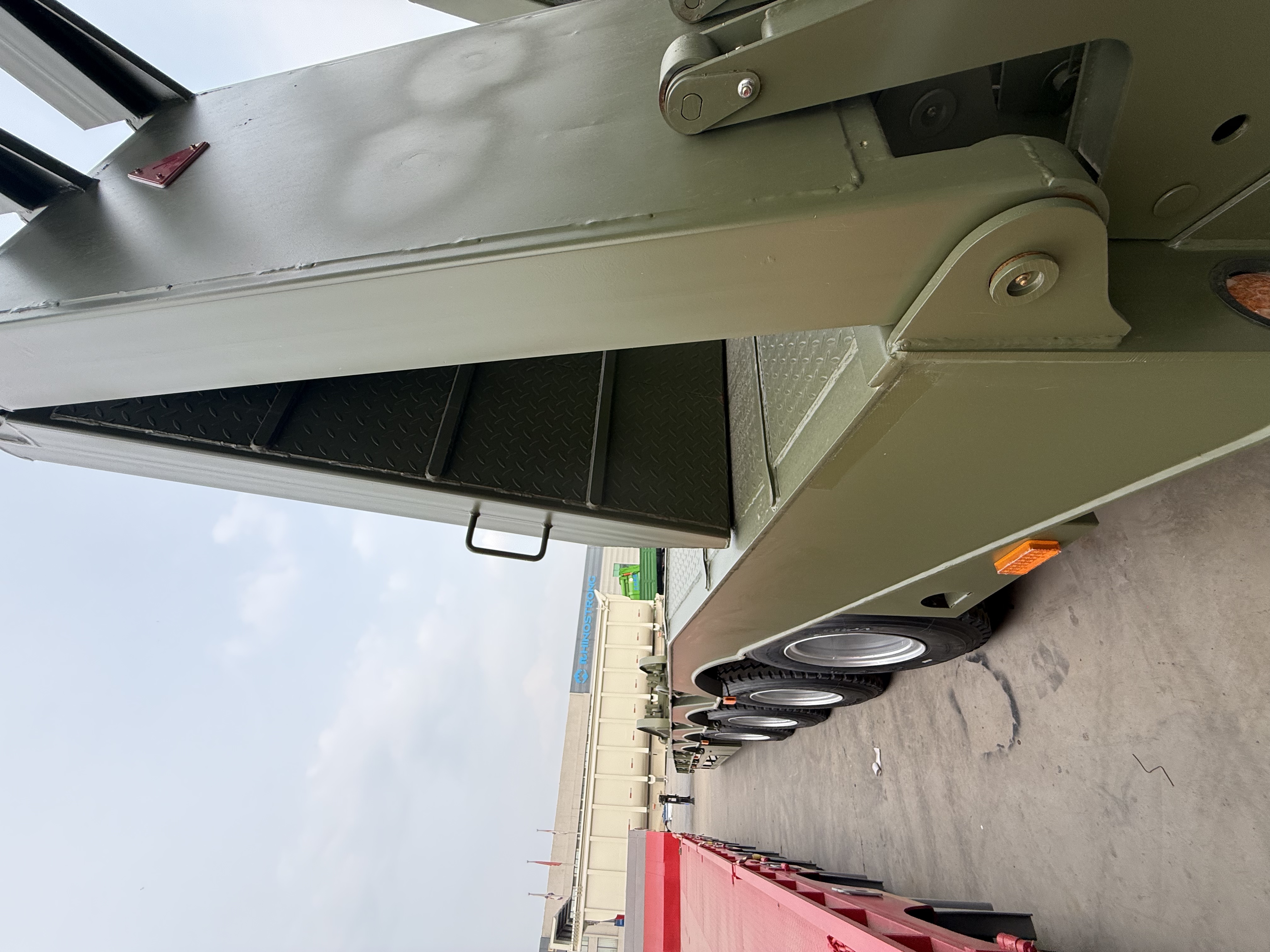3axle 80ton Heavy Duty Gooseneck Hydraulic Ramp Low Loader/Lowbed/ Lowboy Low Bed Trailer Truck Semi Trailers for Excavator Transport