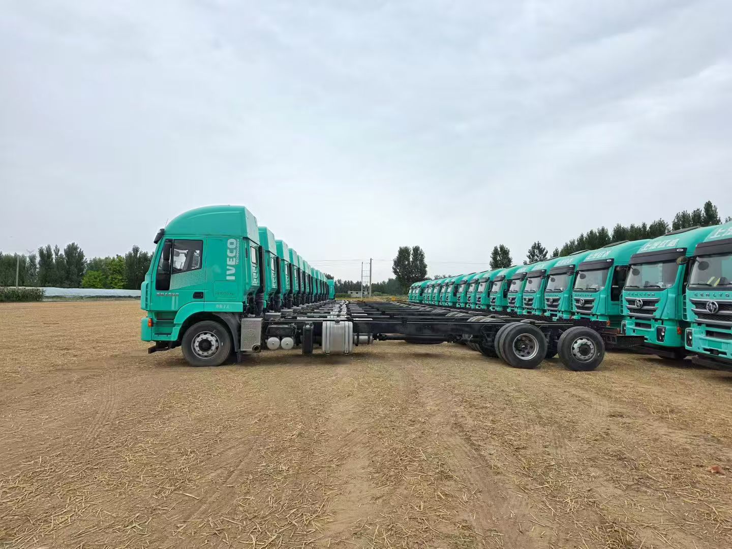 100 Units Stock Genlyon C Tractor Air Suspension Cabin Heated Electric Mirror For Central Asia Southeast Asia Freight