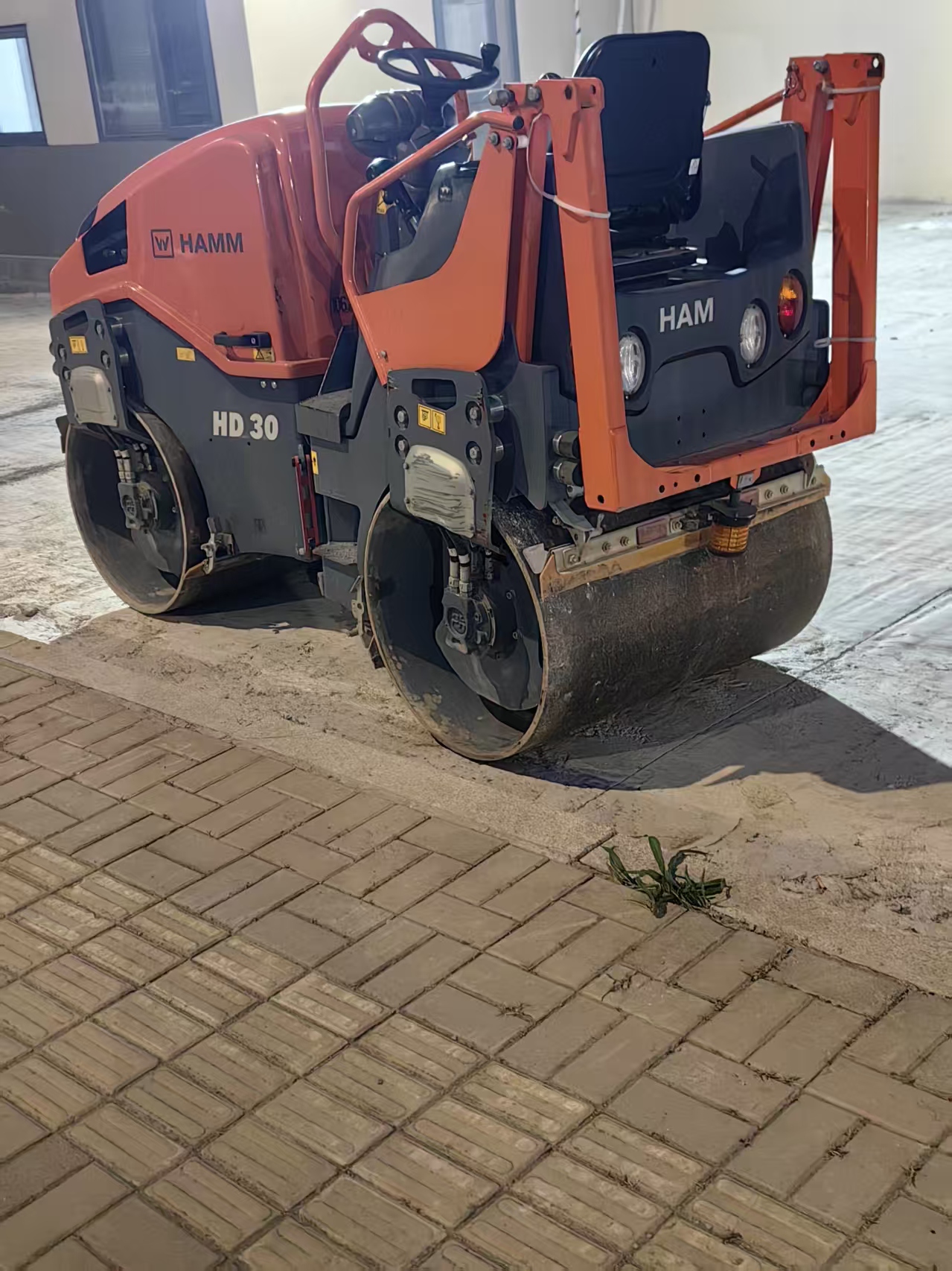 Second-hand Hummer road roller