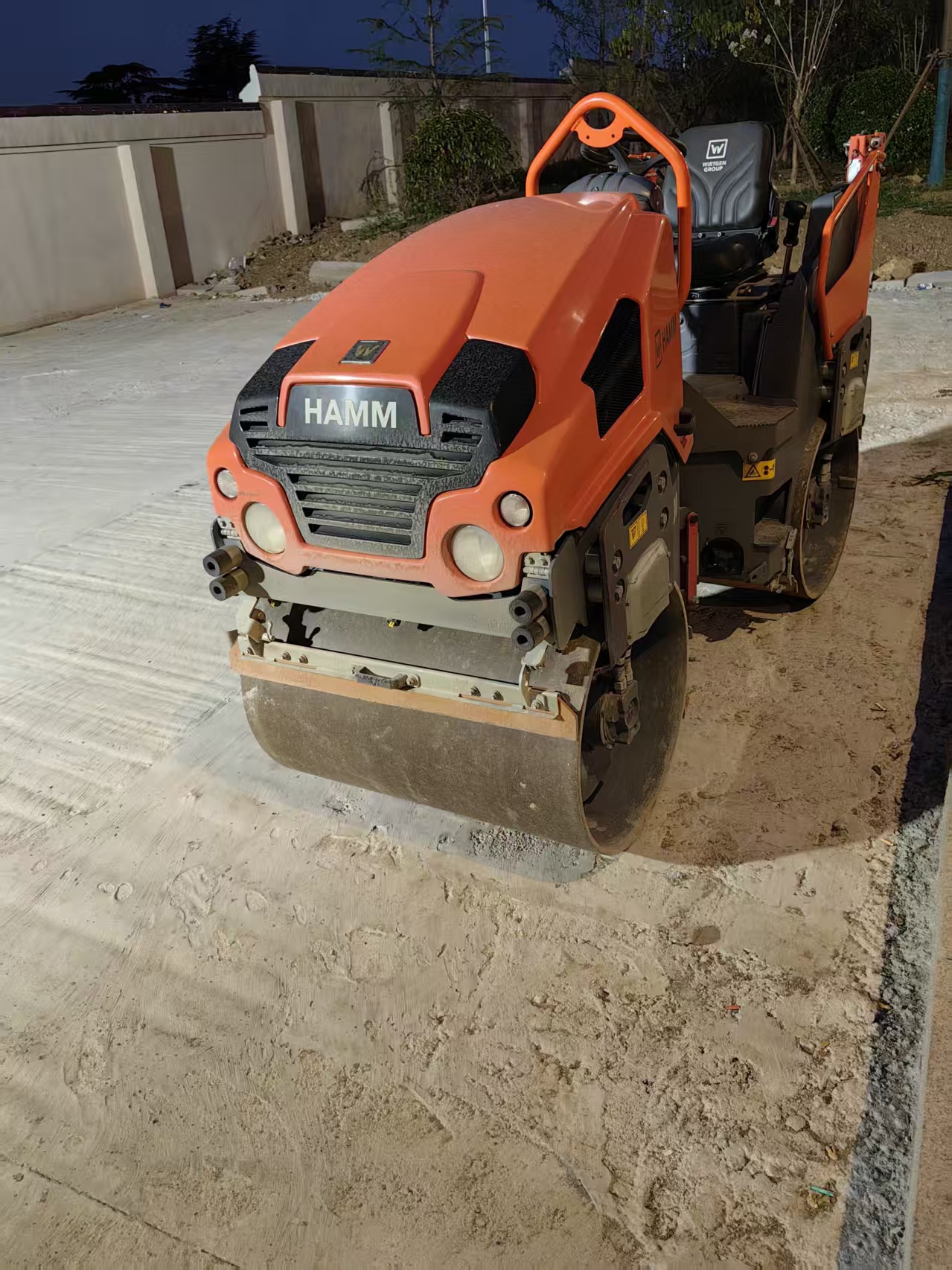 Second-hand Hummer road roller