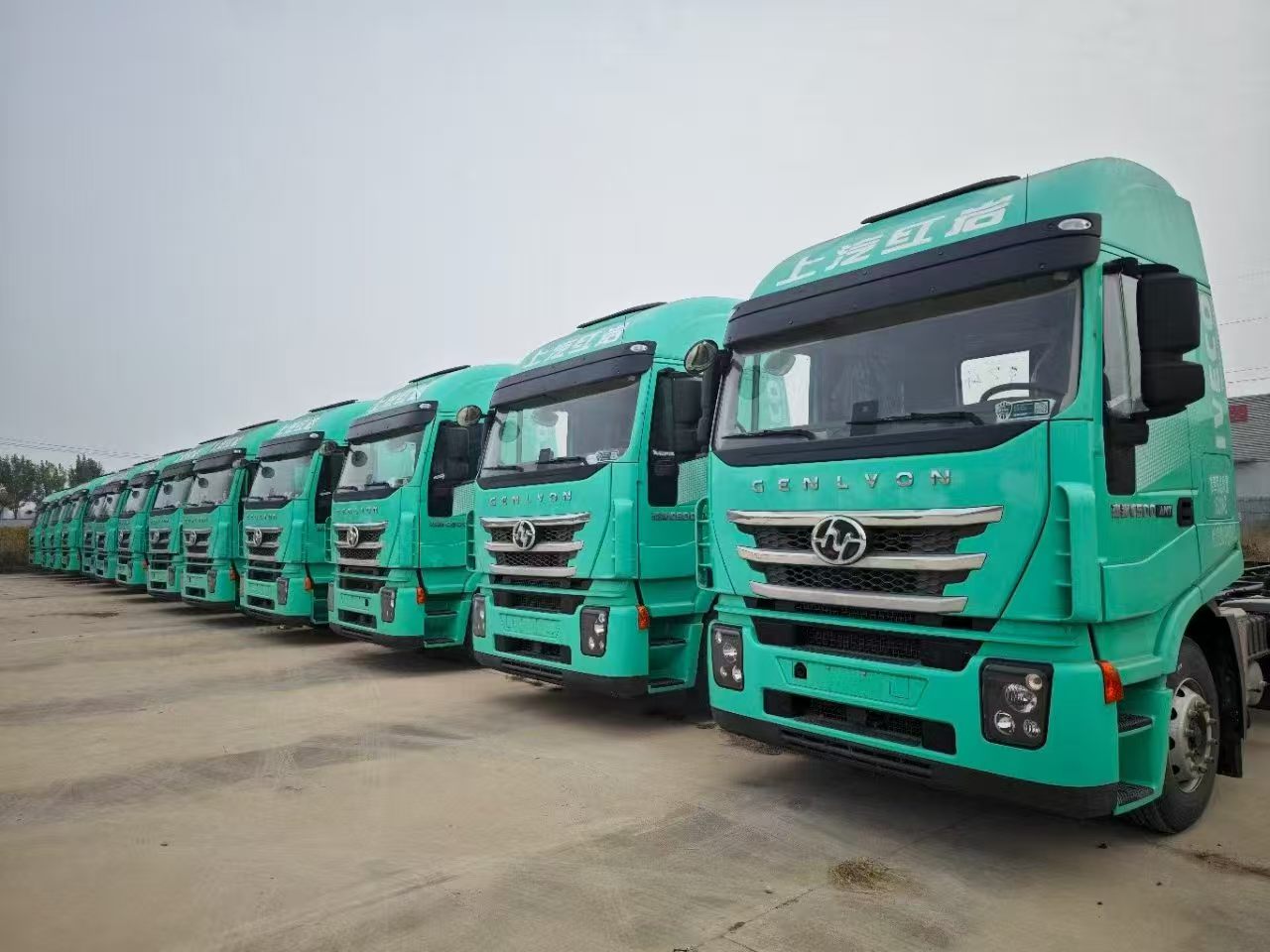 100 Units Stock Genlyon C Tractor Air Suspension Cabin Heated Electric Mirror For Central Asia Southeast Asia Freight