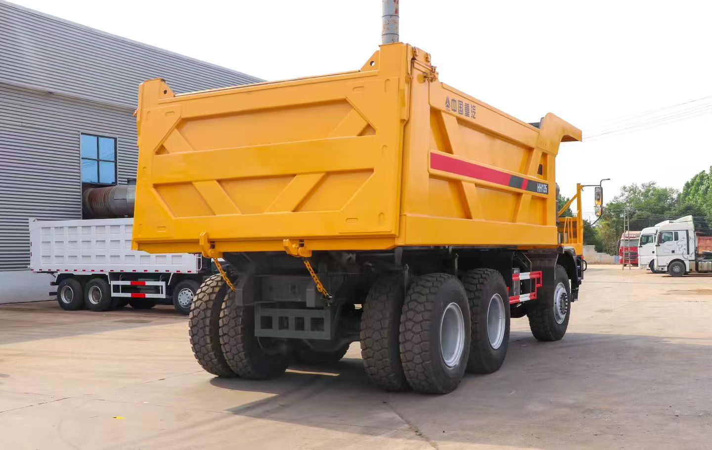 Factory Second-hand CNHTC Huanghe HH135 Mining Truck, WP15 770HP 50m³ Wear-resistant Cargo Box