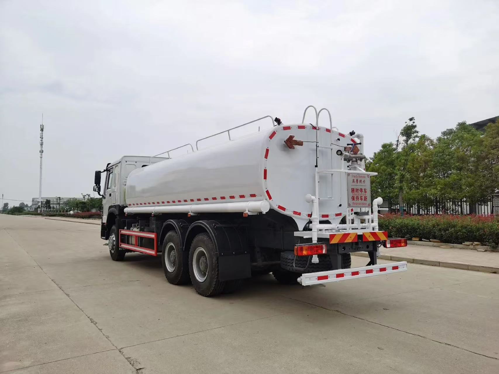 Remanufactured SINOTRUK HOWO 6×4 Sprinkler Truck Weichai WD615 Euro III Mechanical Pump 380HP 20m³ Tank For Road Mine Dust Control Export