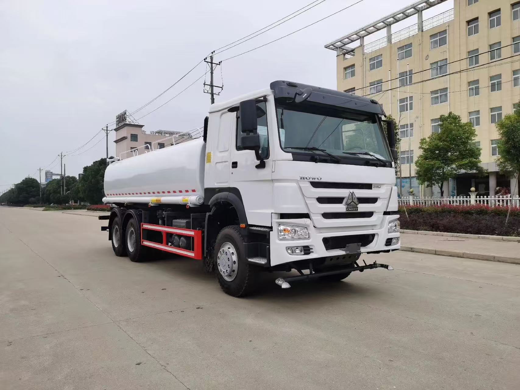 Remanufactured SINOTRUK HOWO 6×4 Sprinkler Truck Weichai WD615 Euro III Mechanical Pump 380HP 20m³ Tank For Road Mine Dust Control Export