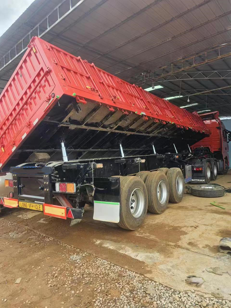 Side Dump Trailers 3 Axles Side Tipper Trailer 45cbm Tipper Grain Dumping Truck Trailer for Sale