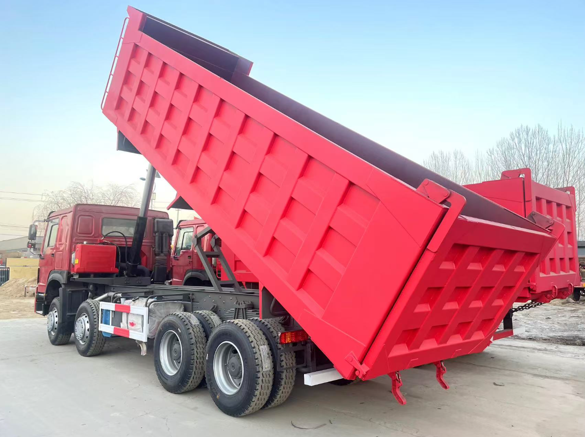 6×4 Rear Eight Wheel Remanufactured HOWO Tipper Truck Heavy-duty Construction Transport