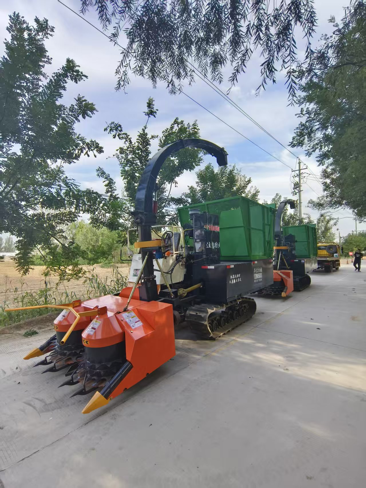 All-in-one Crawler Maize Forage Harvester With Grain Crushing Device For Pasture Silage Making