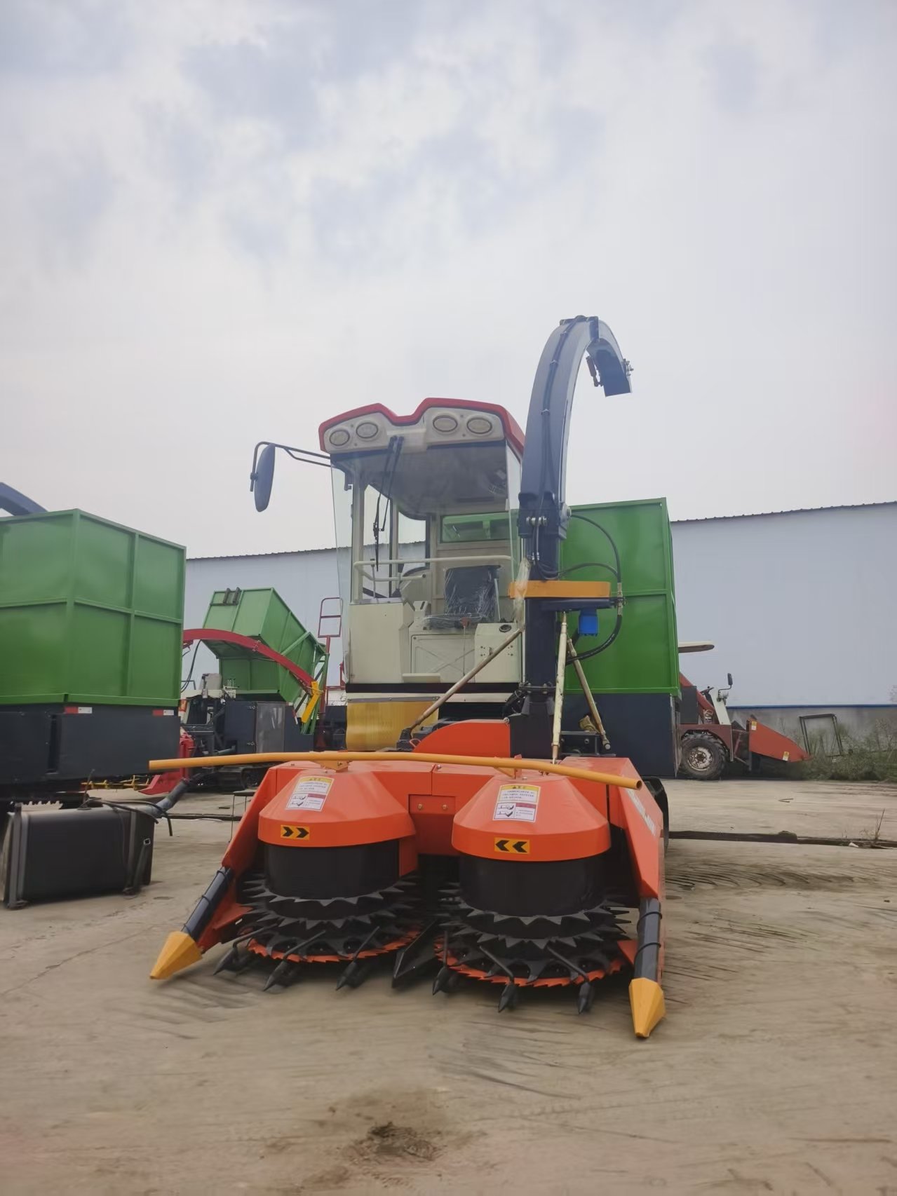 All-in-one Crawler Maize Forage Harvester With Grain Crushing Device For Pasture Silage Making