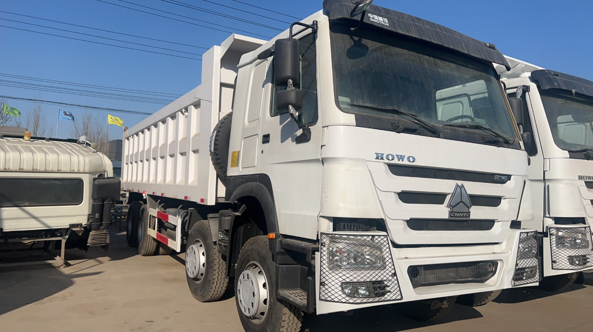 SINOTRUK HOWO Remanufactured 8×4 Dump Truck Large Capacity U Cargo Box For Mine Construction