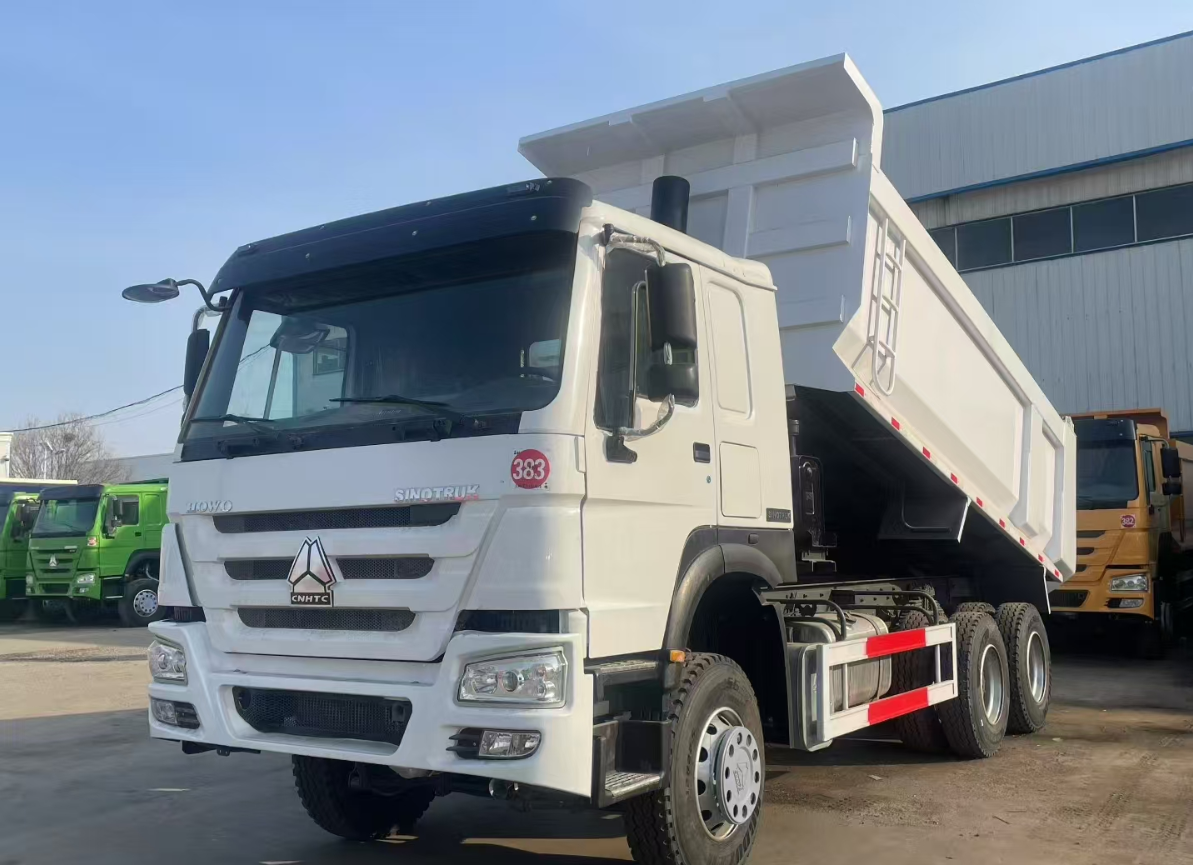SINOTRUK HOWO Remanufactured 8×4 Dump Truck Large Capacity U Cargo Box For Mine Construction