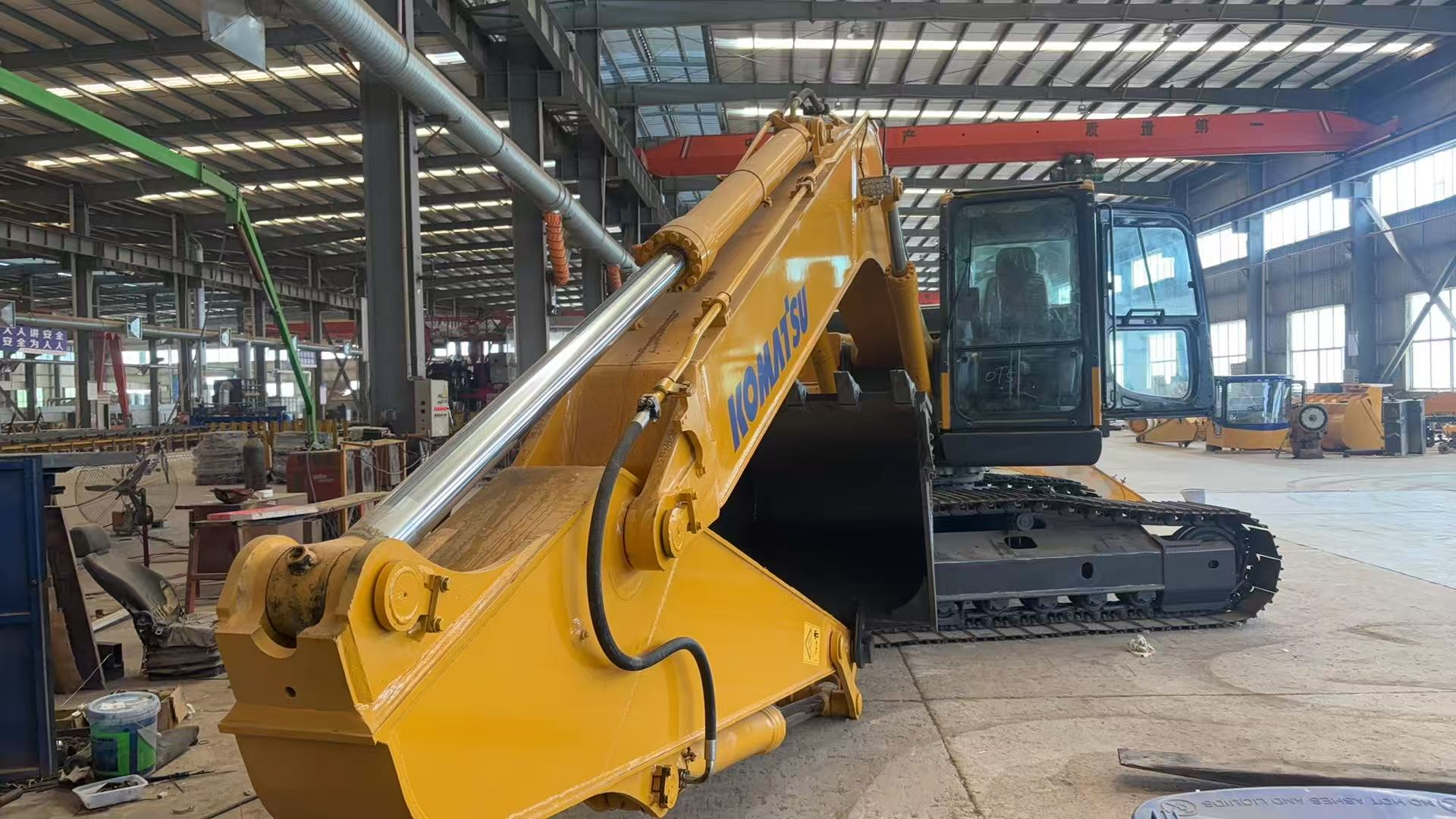 Komatsu PC220-8 Crawler Excavator