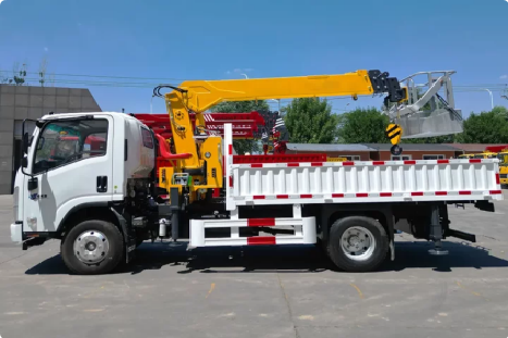 3.2 Ton FAW Light Truck Mounted Crane JQCM 4 Section Boom With Aerial Working Platform Export