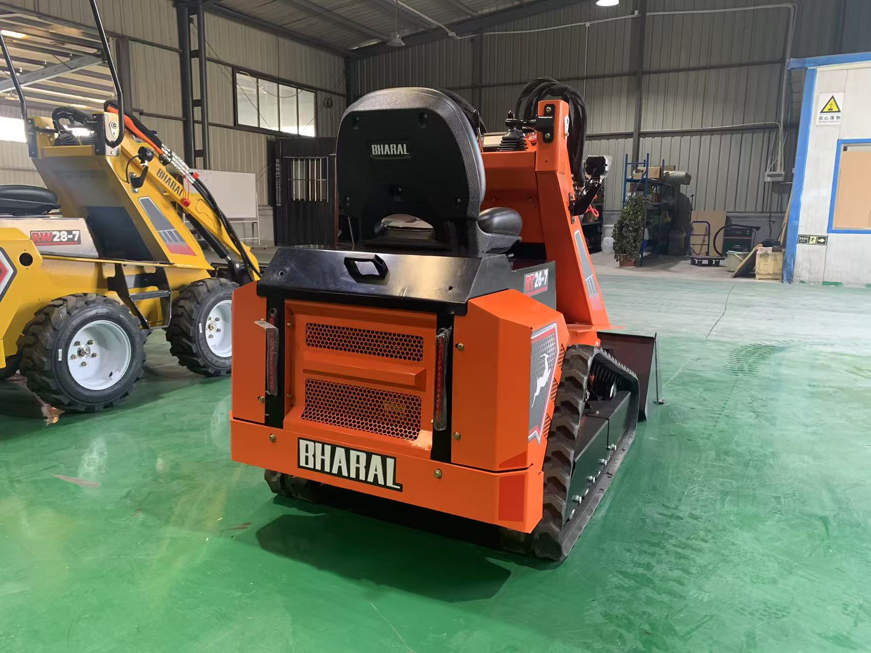 Factory Direct RT26-7 Compact Track Loader 1000kg Operating Weight Mini Track Loader With Multiple Attachments