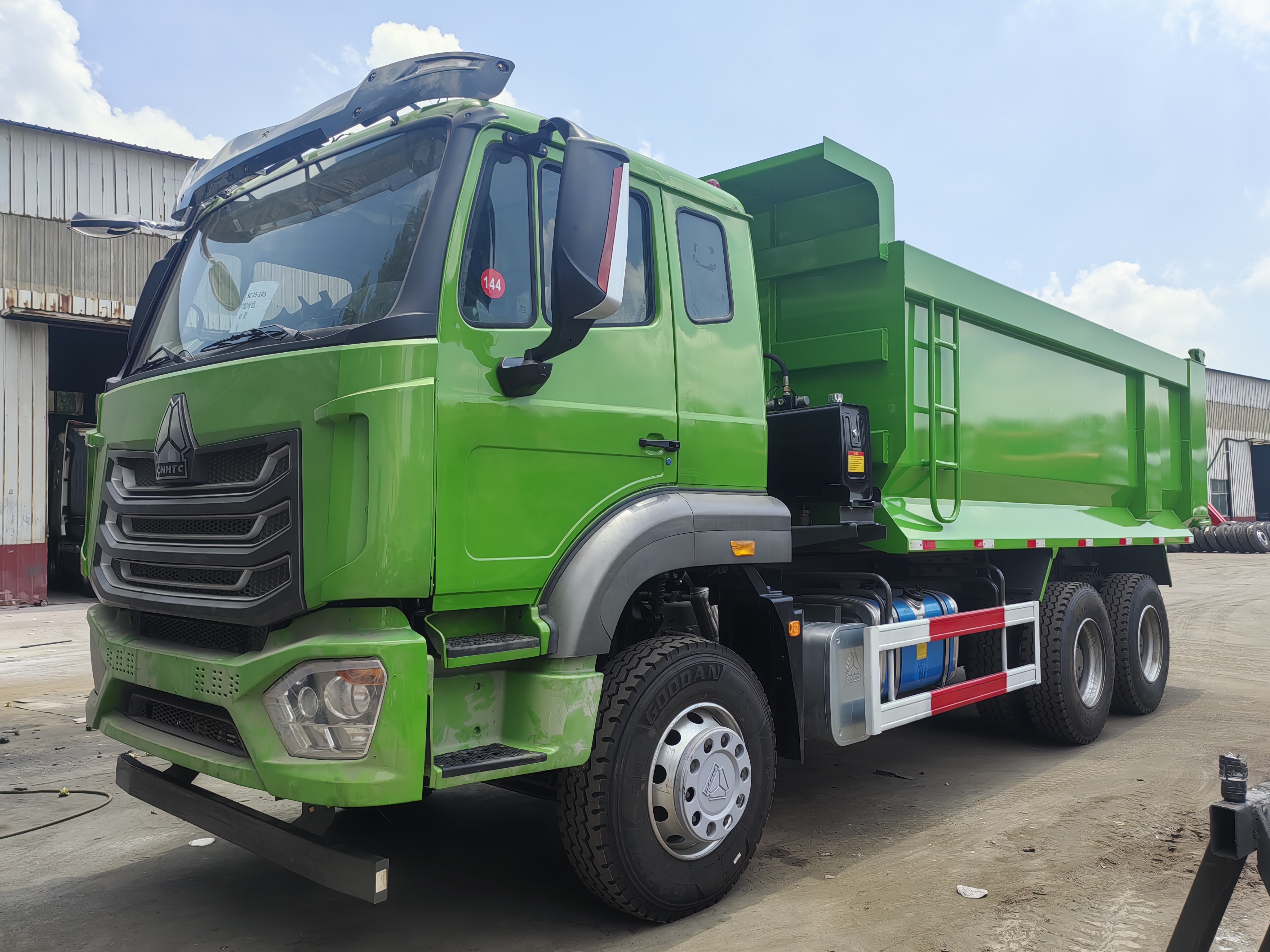 Sinotruk Howo NX 6×4 Dump Truck