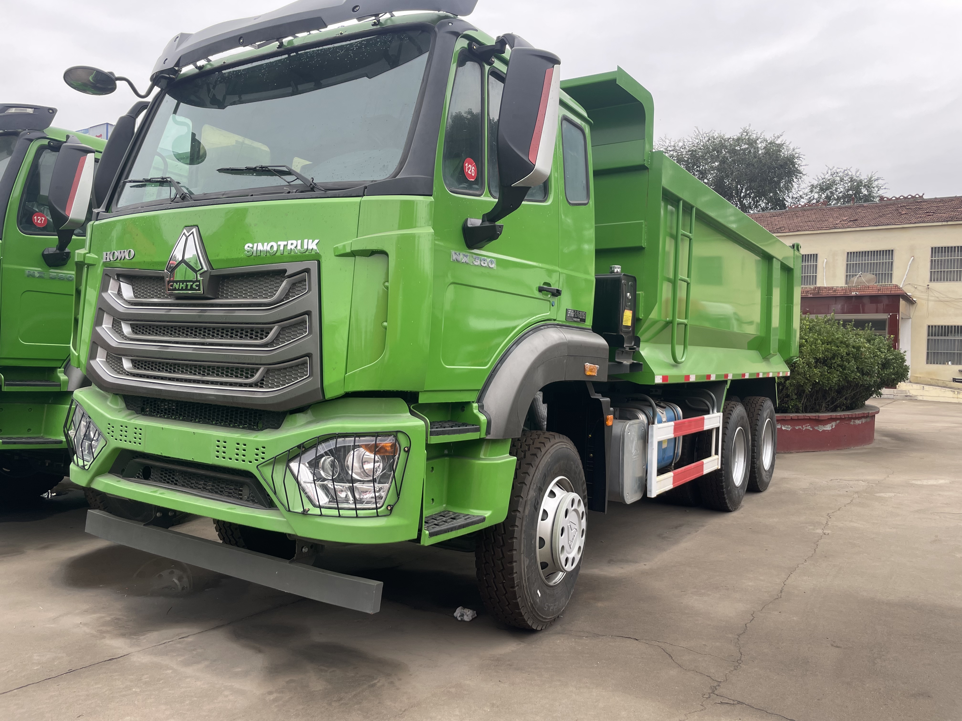Sinotruk Howo NX 6×4 Dump Truck