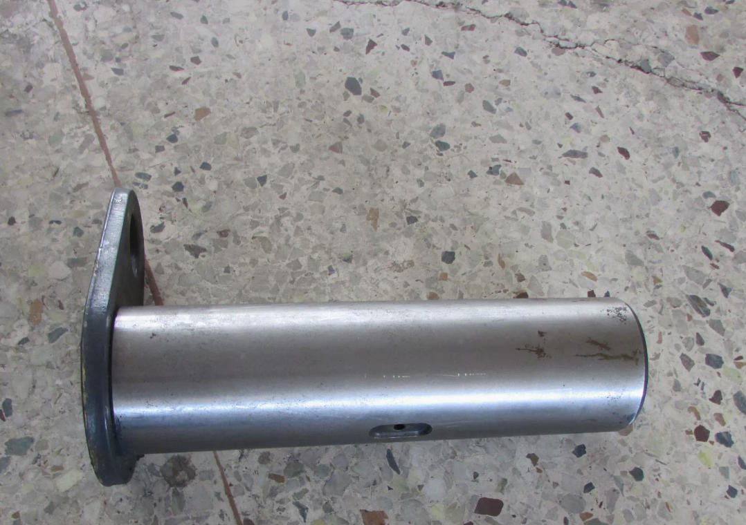 Accessory 252100574 (drawing number Z5G.6.3) has been confirmed to be the boom cylinder frame pin of XCMG ZL50G loader, which is a critical connecting component of the working device