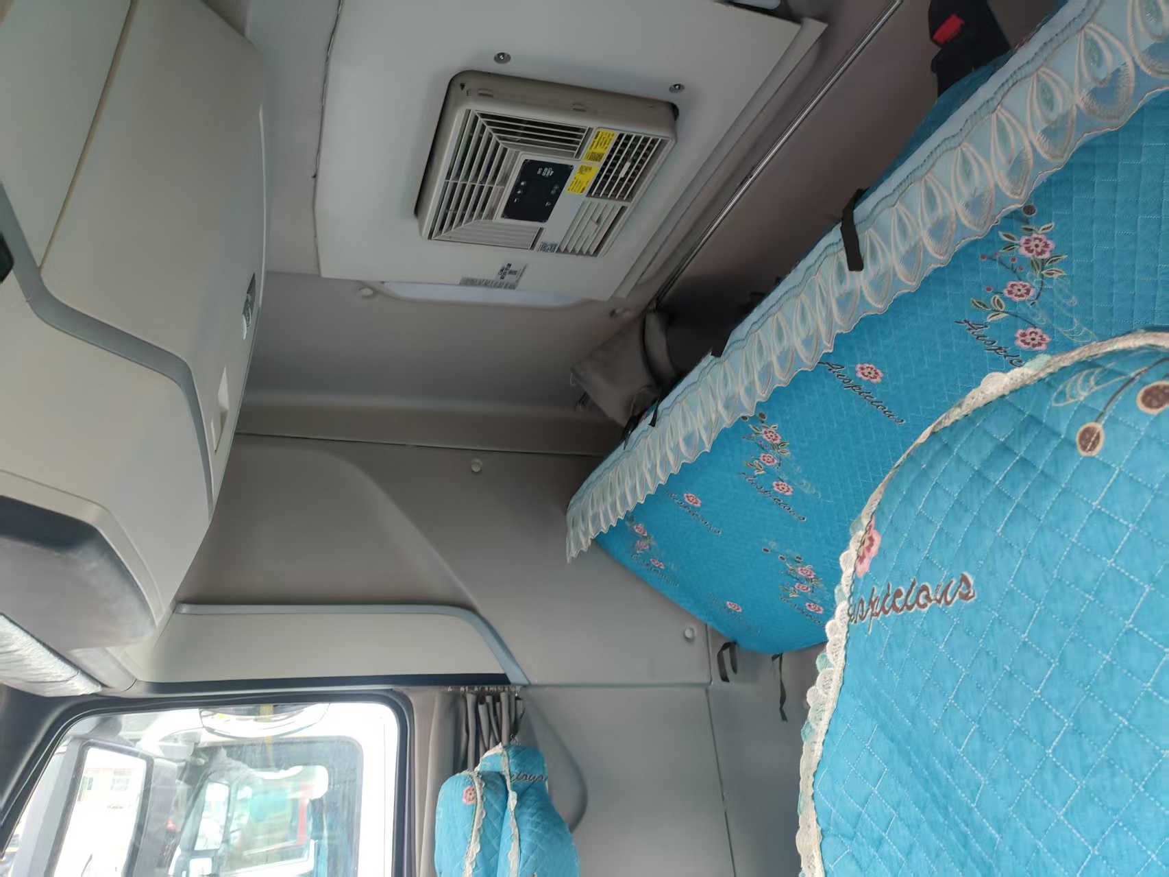Used 2022 HOWO TH7 6×4 Tractor Truck 540HP MAN Engine Sinotruk Manual Gearbox With Retarder Export
