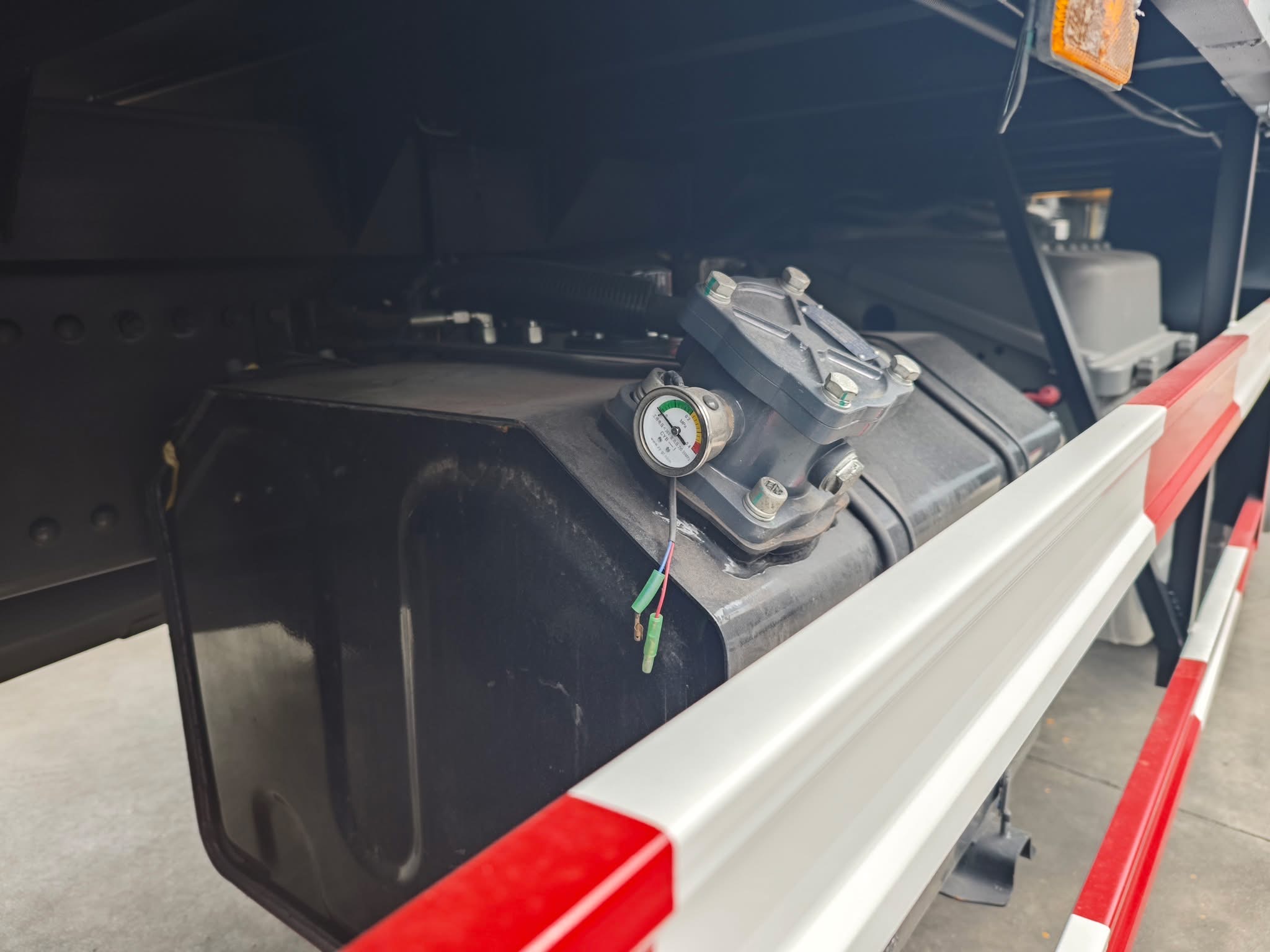 SINOTRUK HOWO 8x4 Truck Mounted Crane / Boom Truck