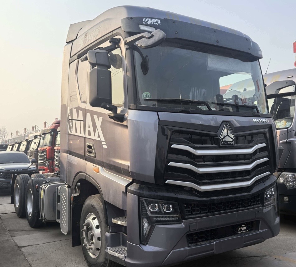 SINOTRUK HOWO MAX 6x4 Tractor Head / Tractor Truck