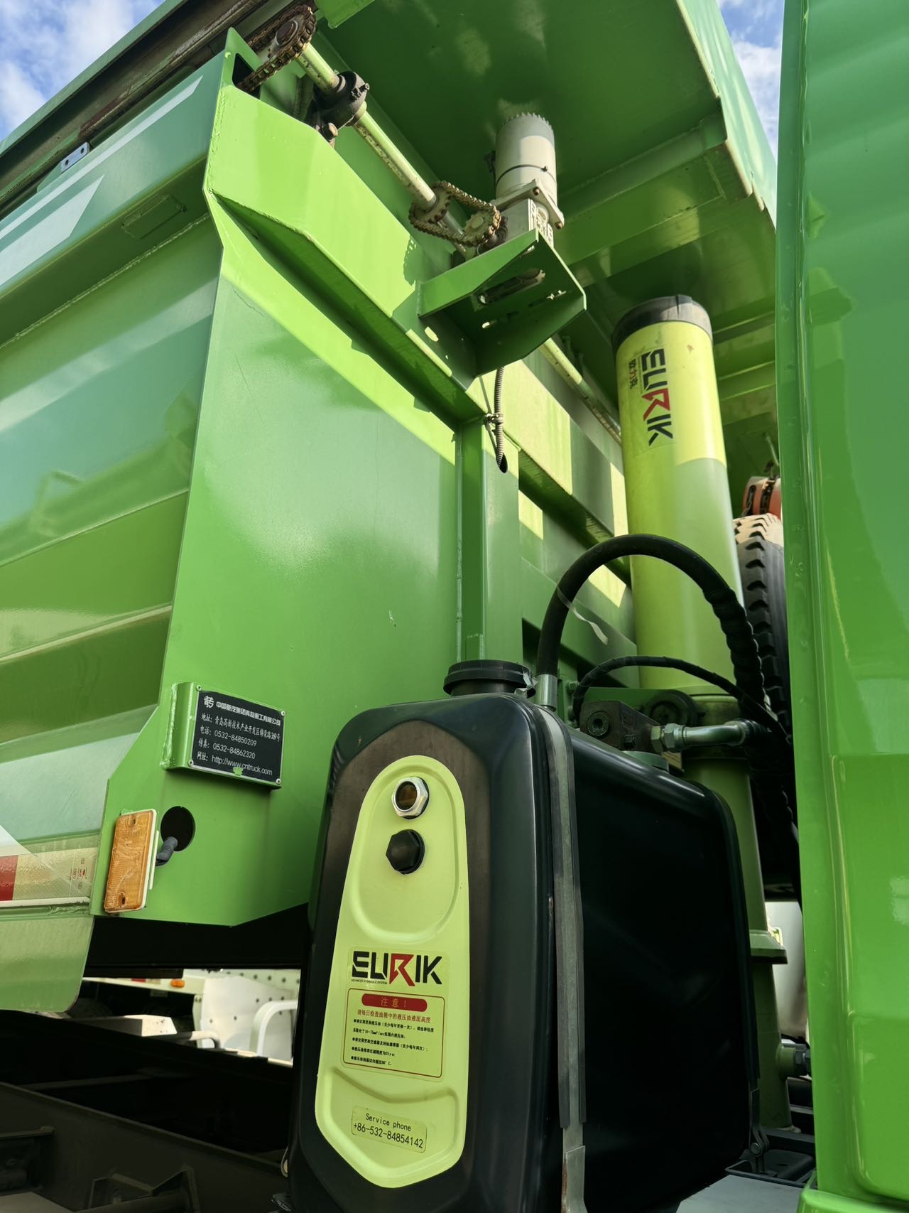 SINOTRUK HOWO TX 8x4 Tipper Dump Truck