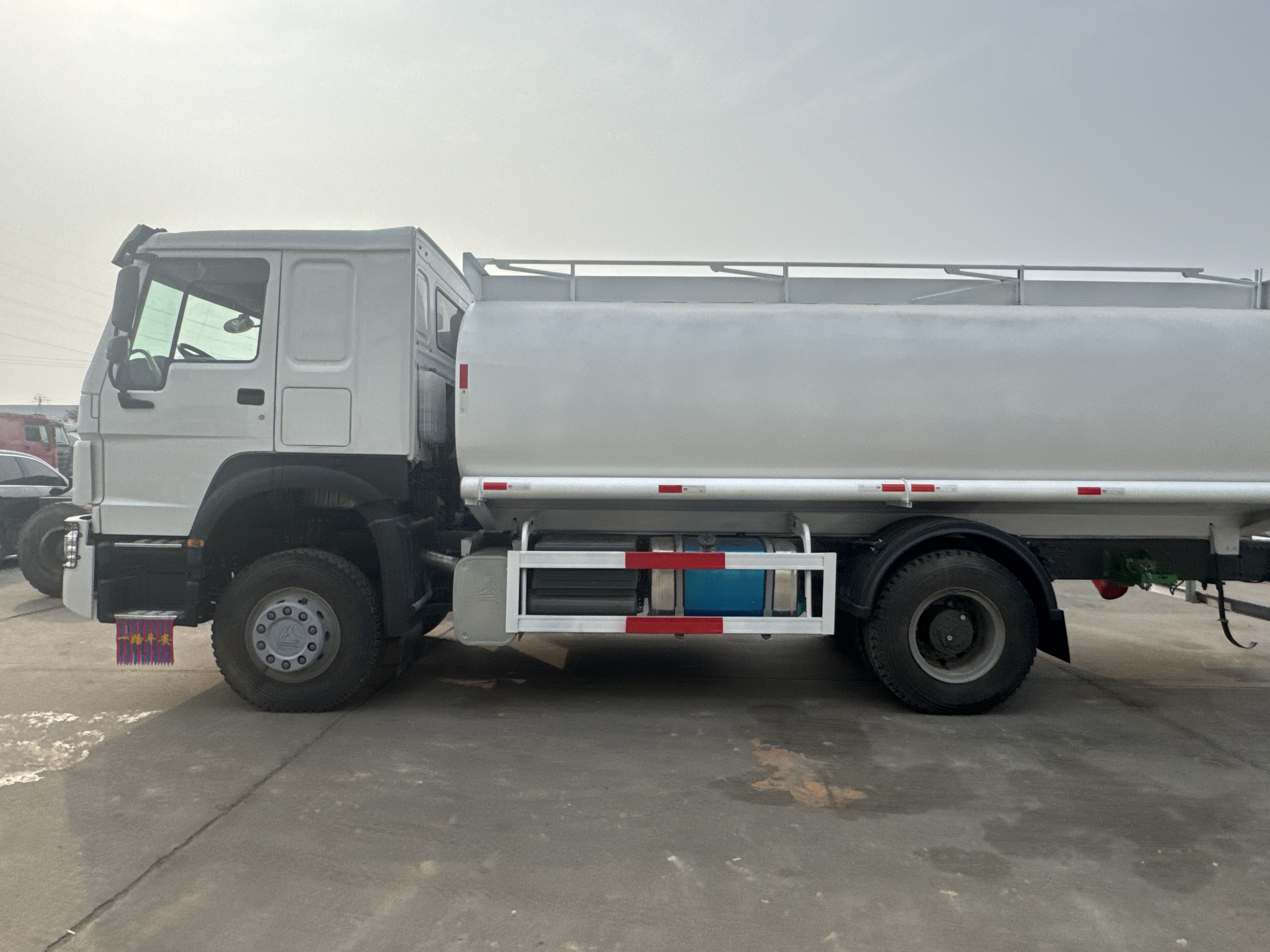 SINOTRUK HOWO 4×2 Water Tank Truck