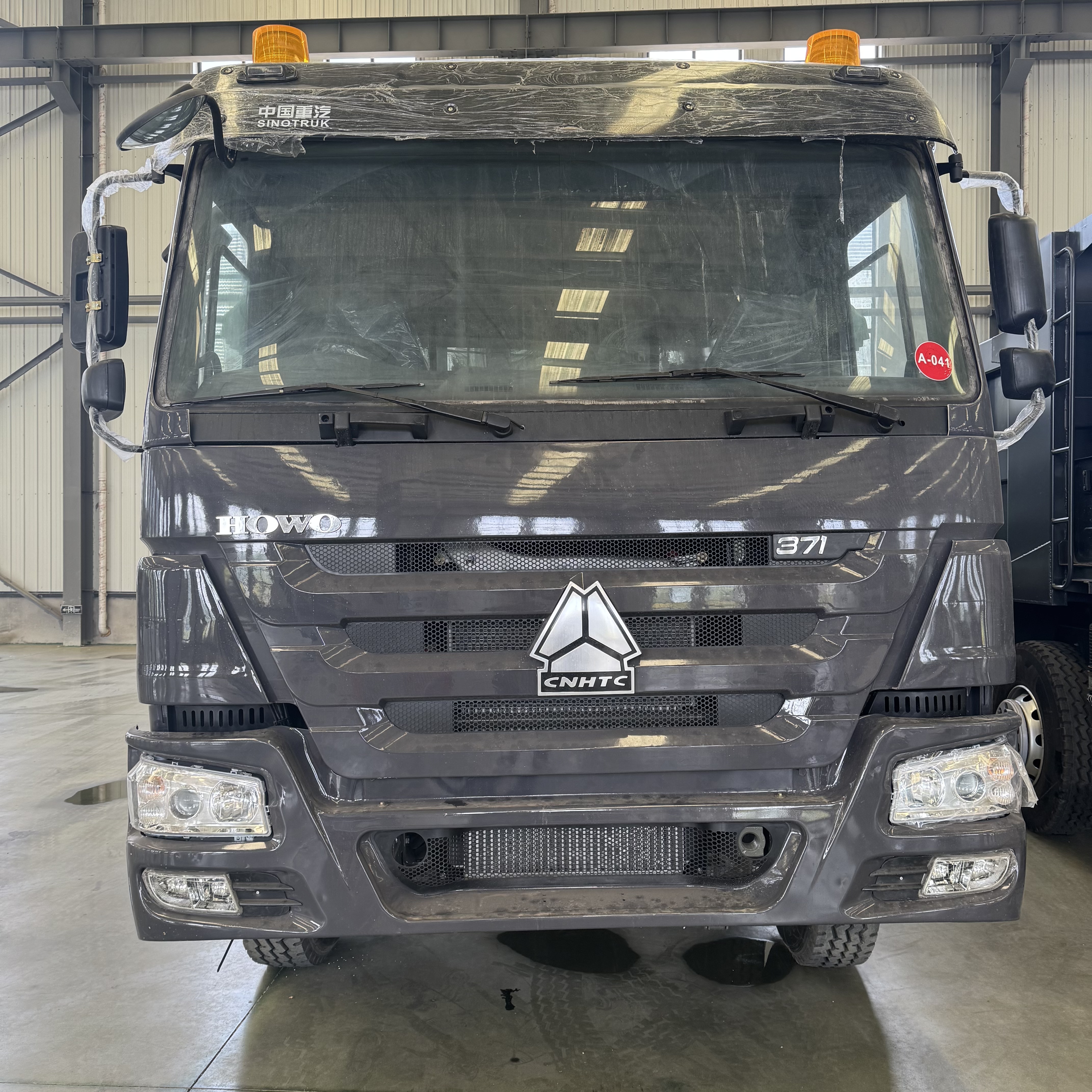 SINOTRUK HOWO 8x4 Tipper Dump Truck