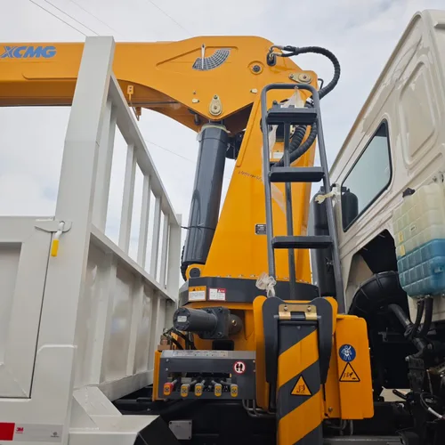 SINOTRUK HOWO 8x4 Truck Mounted Crane / Boom Truck