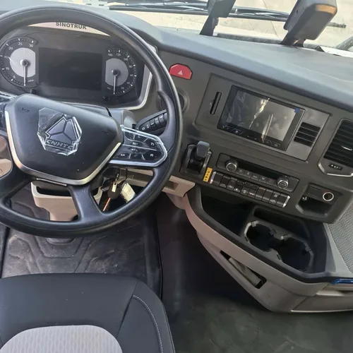 SINOTRUK HOWO MAX 6x4 Tractor Head / Tractor Truck