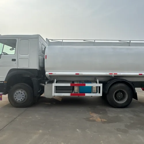 SINOTRUK HOWO 4×2 Water Tank Truck