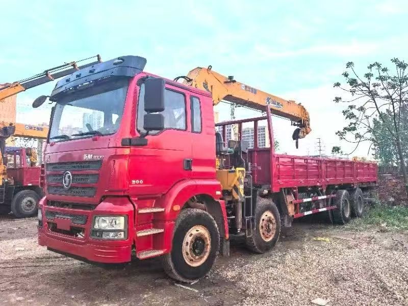 Used Truck Mounted Crane & Concrete Pump Truck, Shacman & Howo Chassis, Various Models Optional
