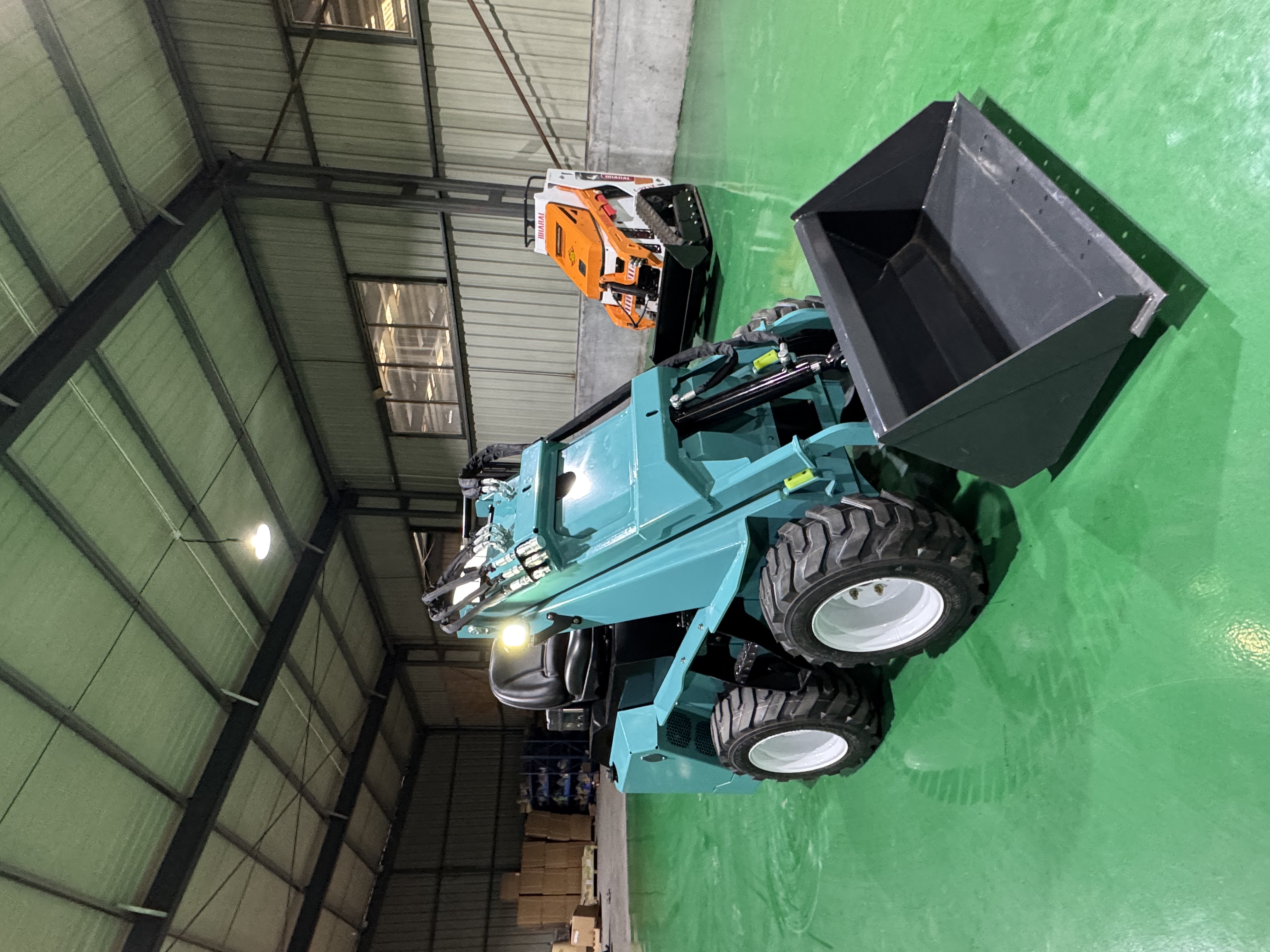 RW28-7 Wheel Skid Steer Loader 1050kg Operating Weight Mini Loader With Large Fuel Tank