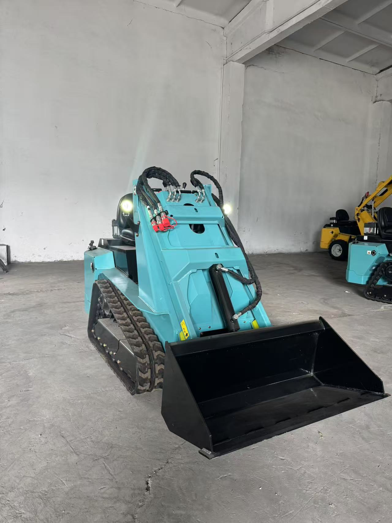 RT28-7 Track Skid Steer Loader 1100kg Operating Weight Mini Track Loader With Multiple Attachments
