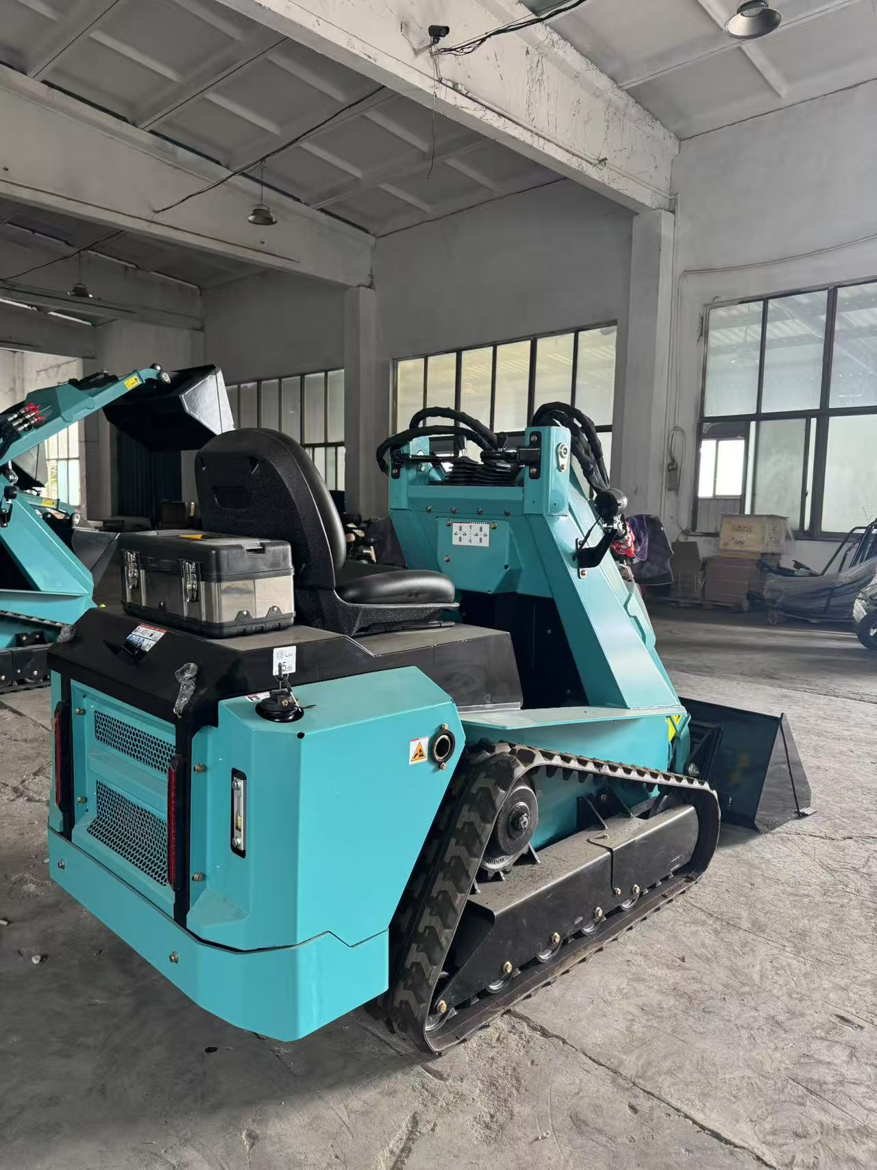 RT28-7 Track Skid Steer Loader 1100kg Operating Weight Mini Track Loader With Multiple Attachments