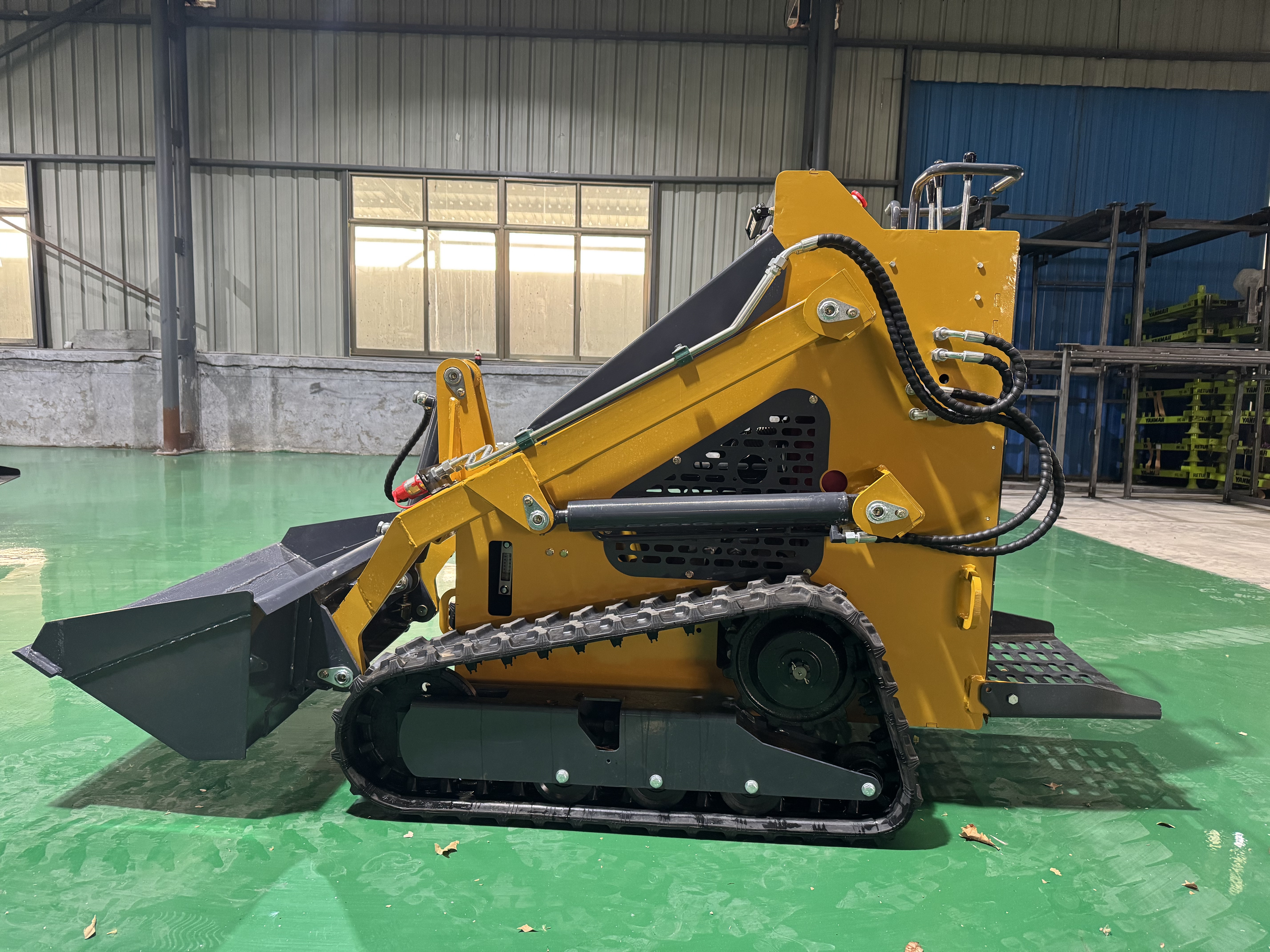 XT360 Small Track Skid Steer Loader With ZONSEN420 Engine Large Fuel Tank Multifunctional Mini Loader