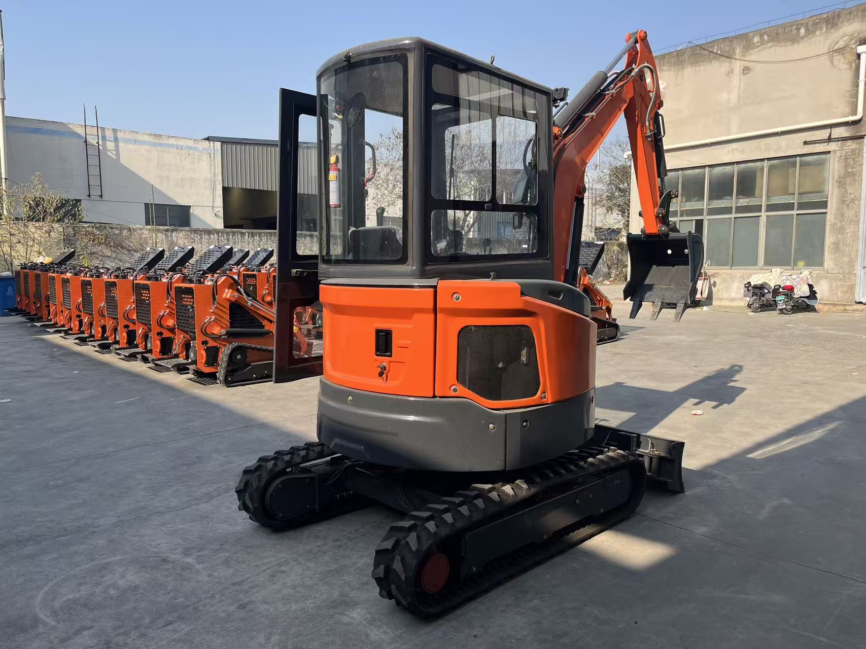 2.8t Mini Crawler Excavator Load Sensing Hydraulic System Zero Tail Small Digger With Rubber Track Cabin