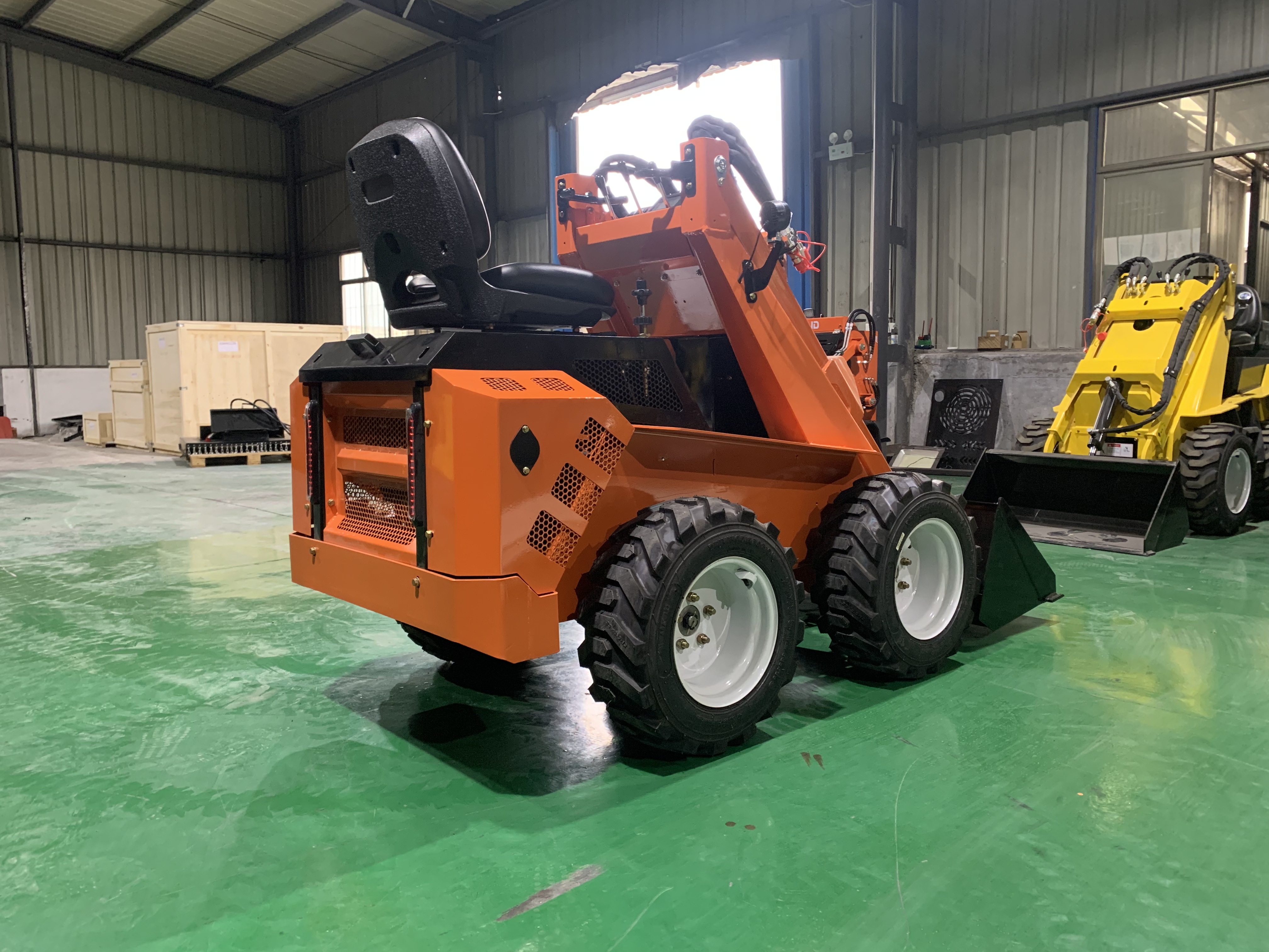 RW26-7 Wheel Skid Steer Loader 950kg Operating Weight Mini Skid Steer With Multiple Attachments