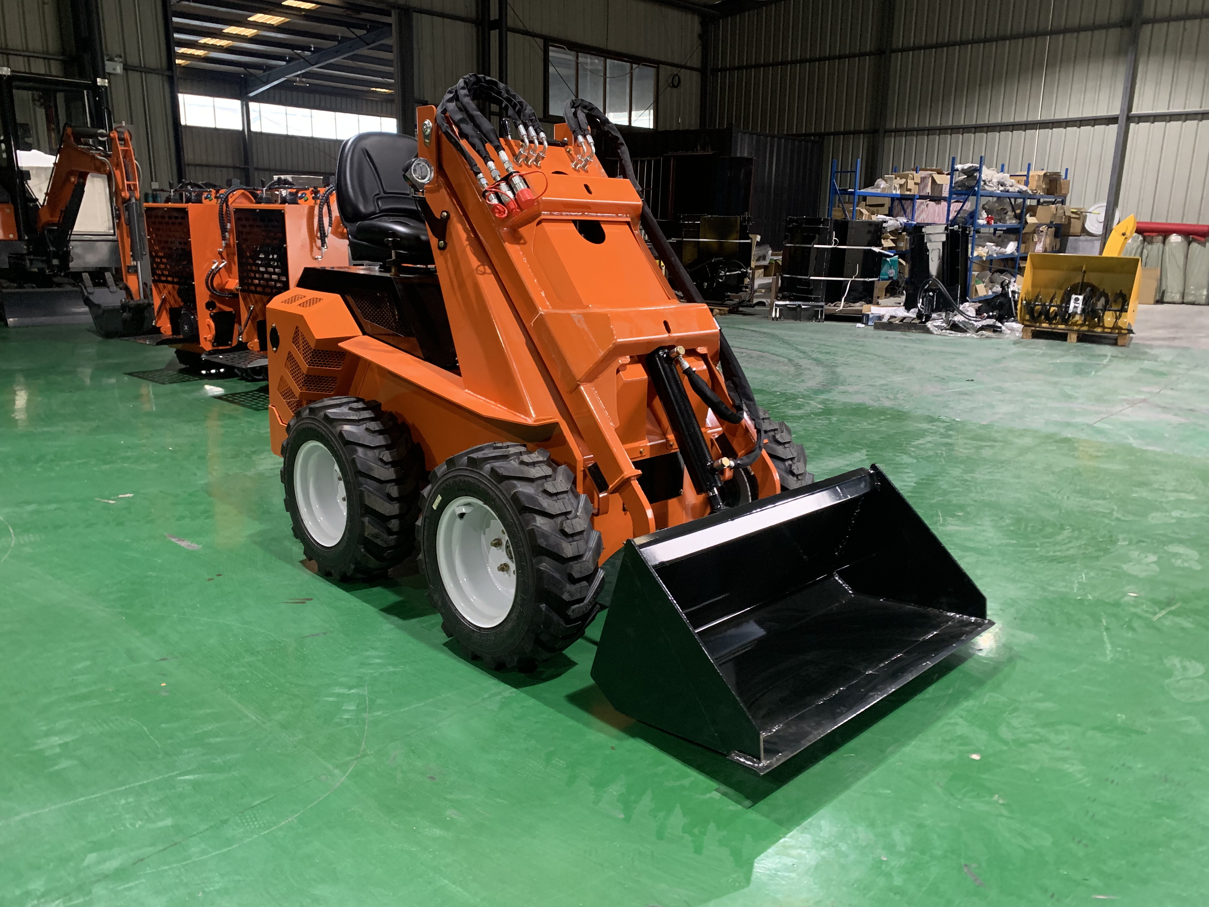 RW26-7 Wheel Skid Steer Loader 950kg Operating Weight Mini Skid Steer With Multiple Attachments