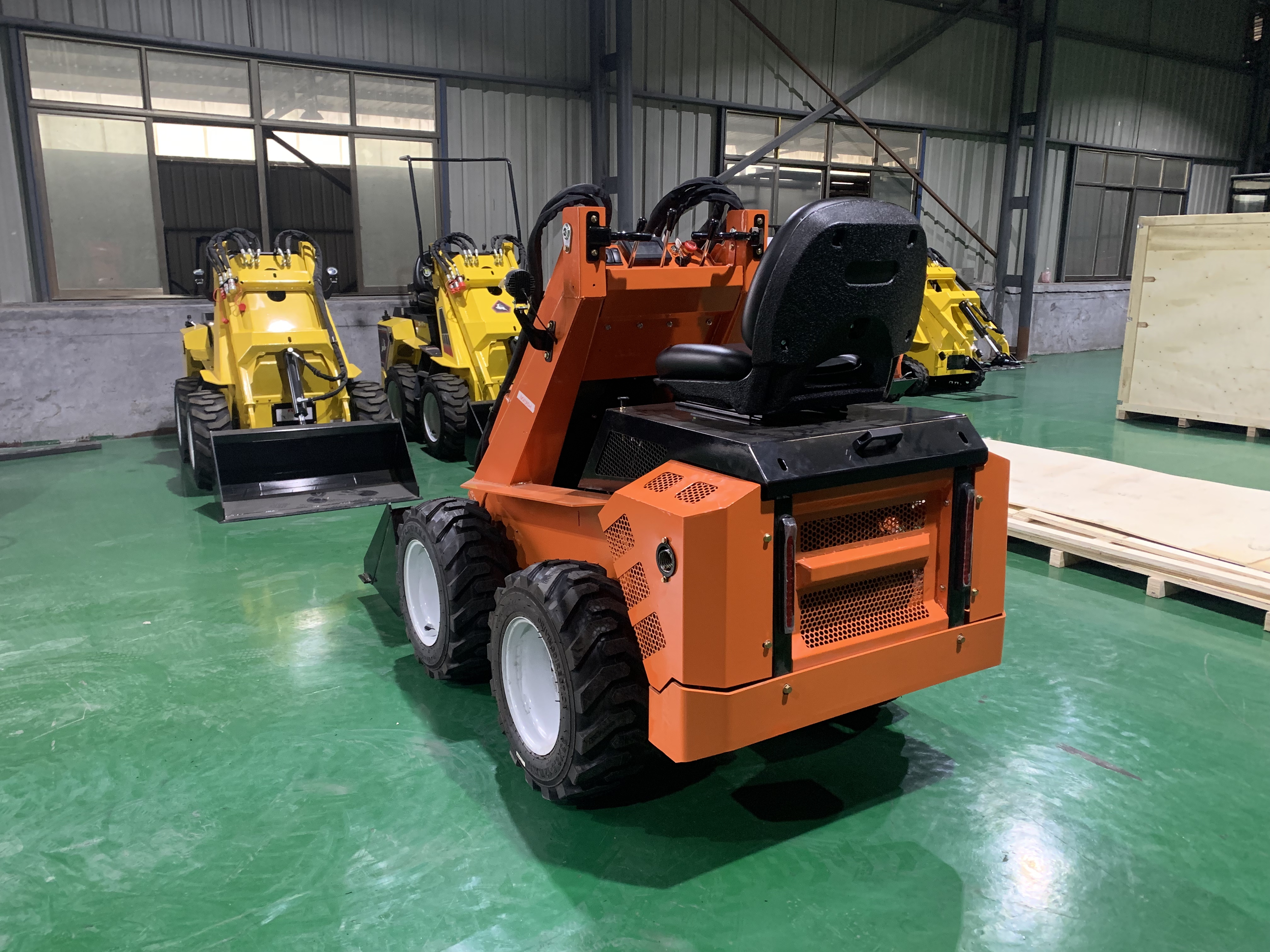 RW26-7 Wheel Skid Steer Loader 950kg Operating Weight Mini Skid Steer With Multiple Attachments
